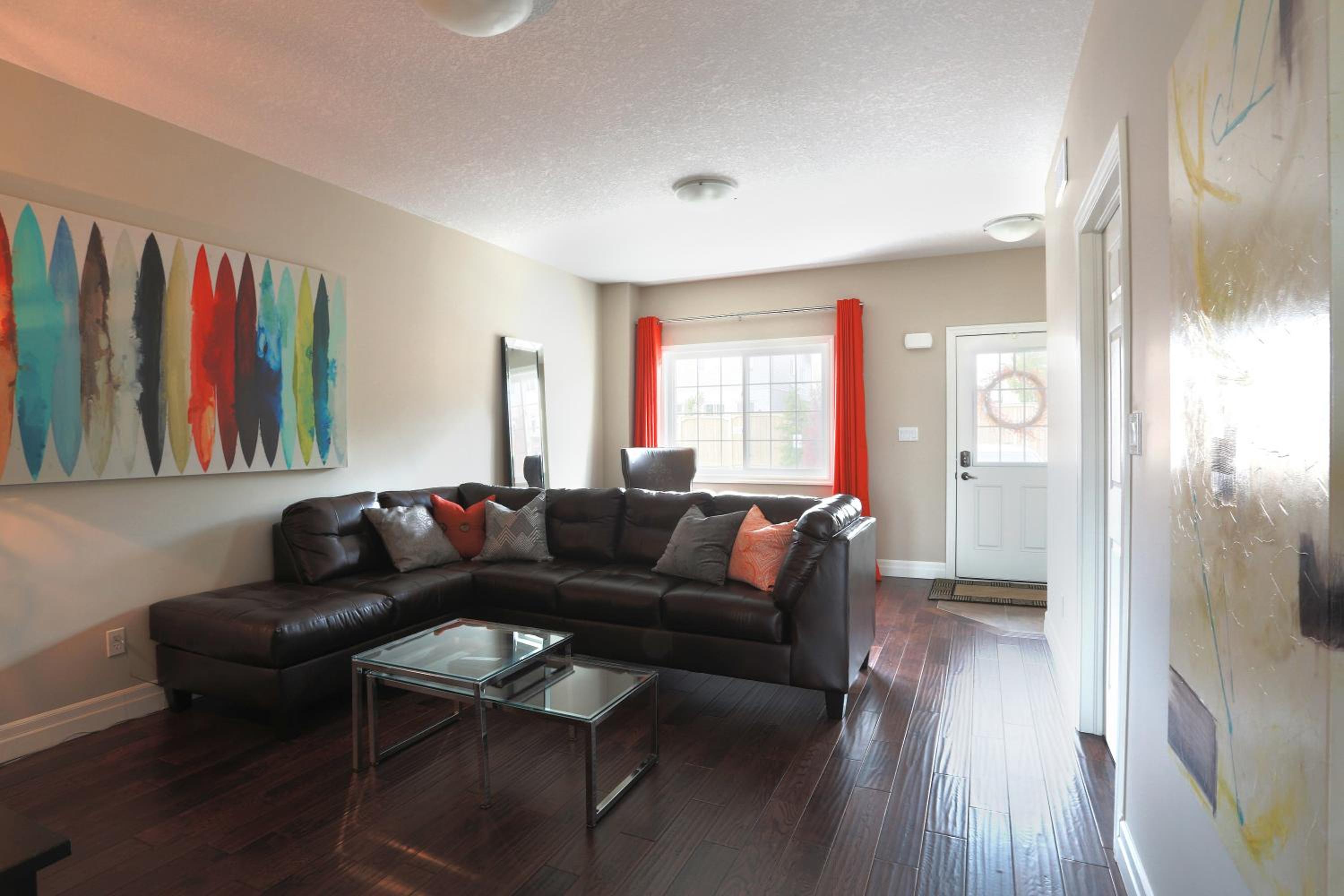 Three-Bedroom Townhouse photo 2
