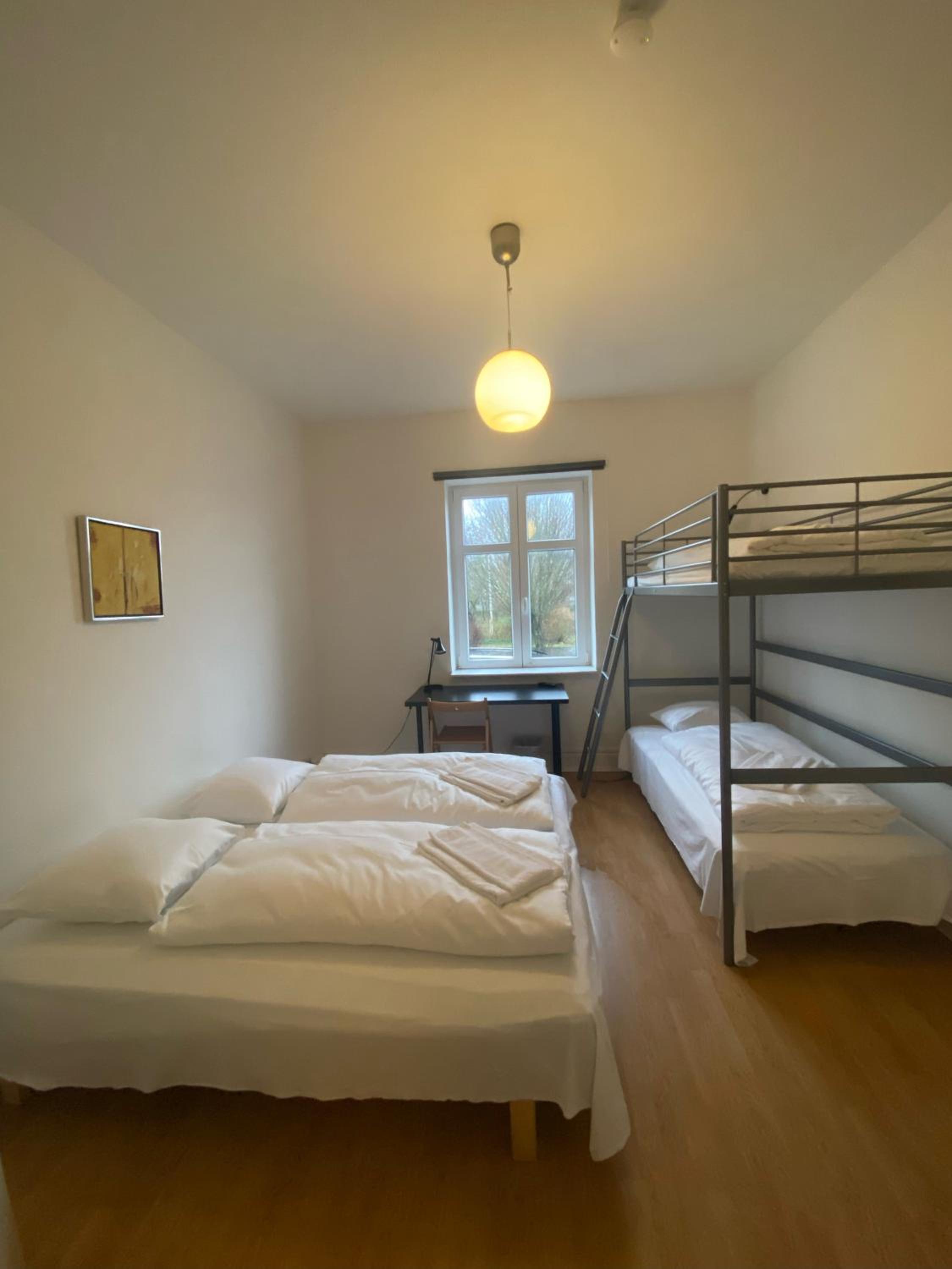 Quadruple Room with Shared Bathroom photo 2