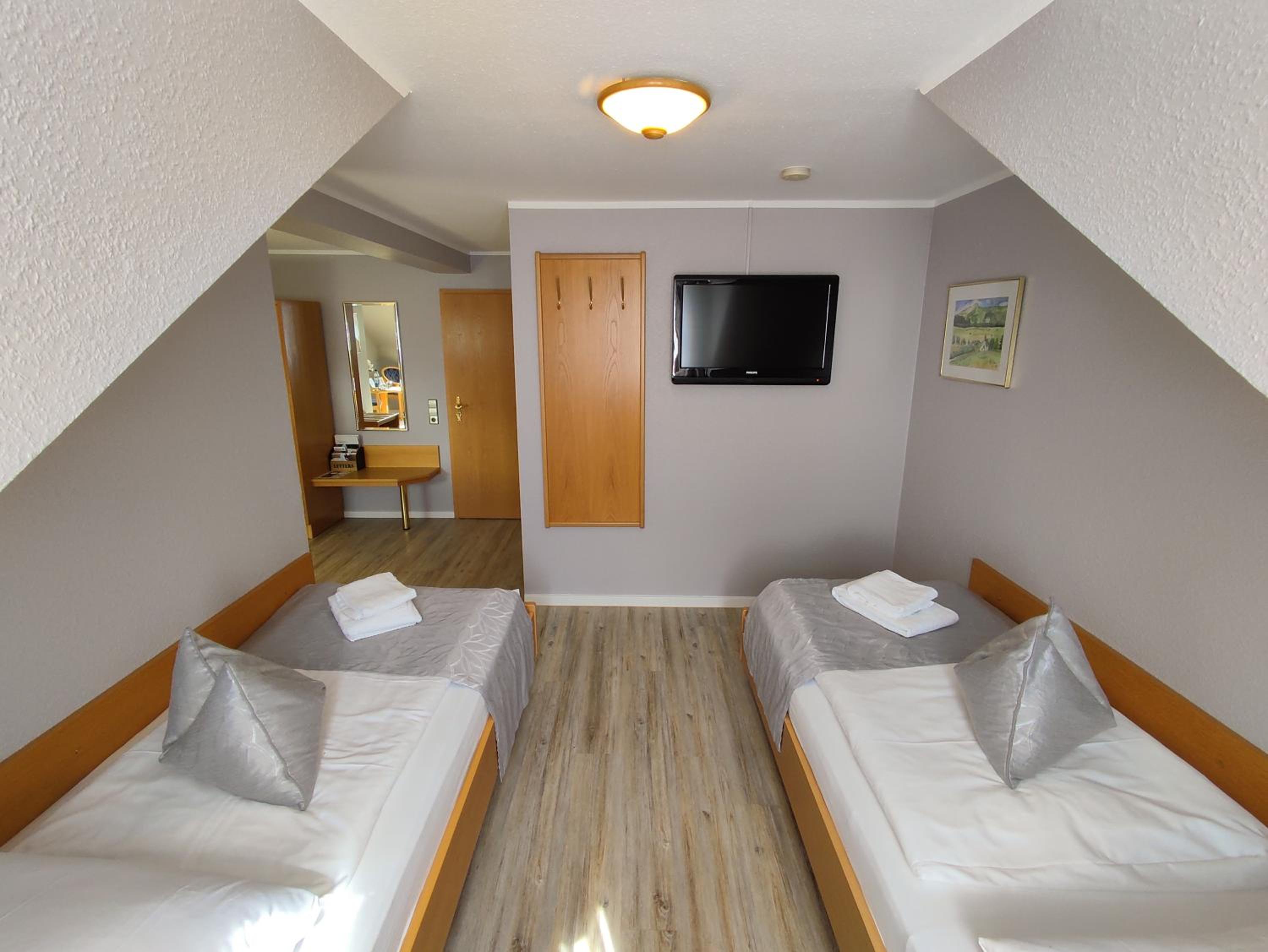 Standard Twin Room photo 2