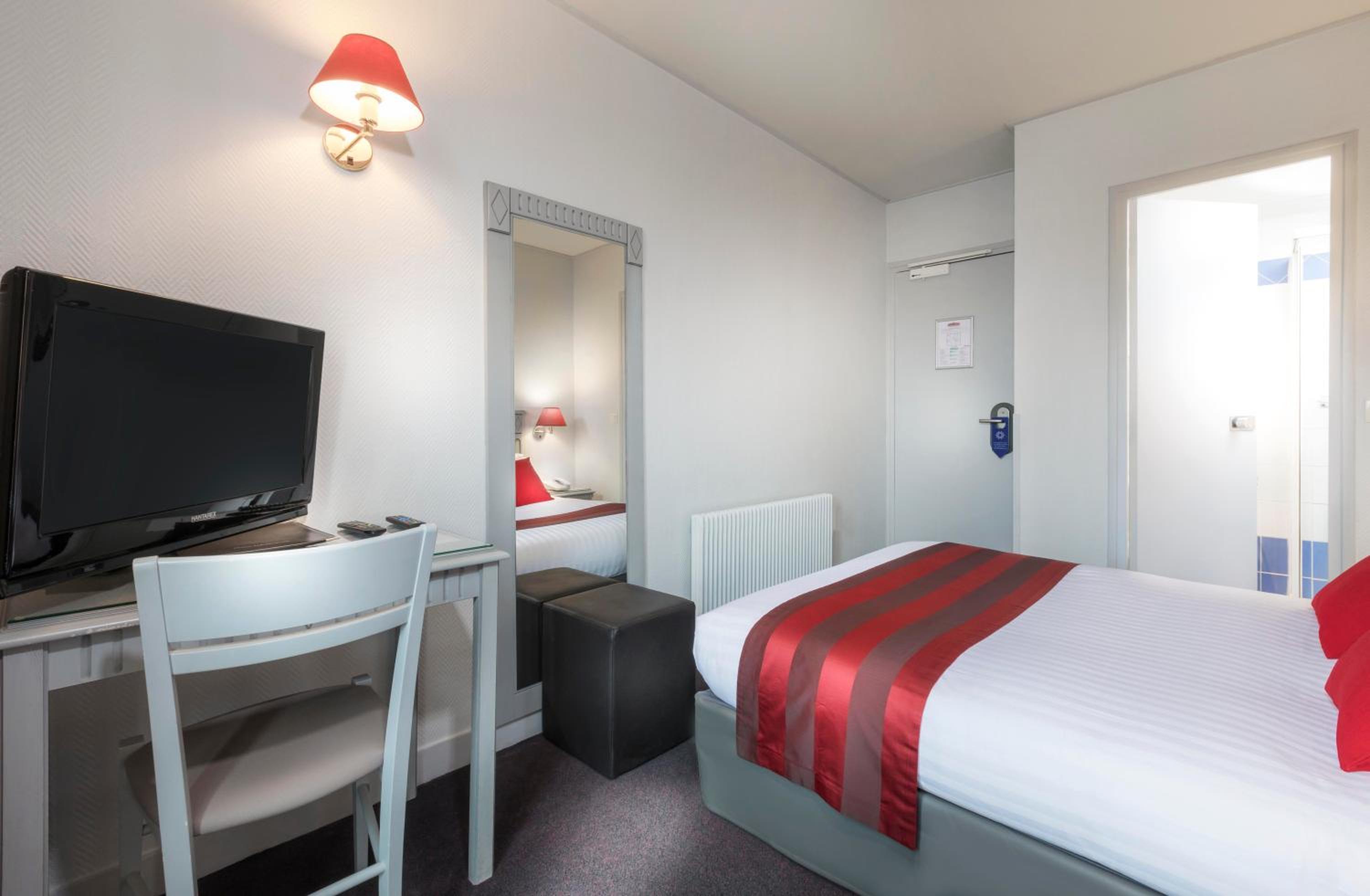 Standard Double Room photo 3