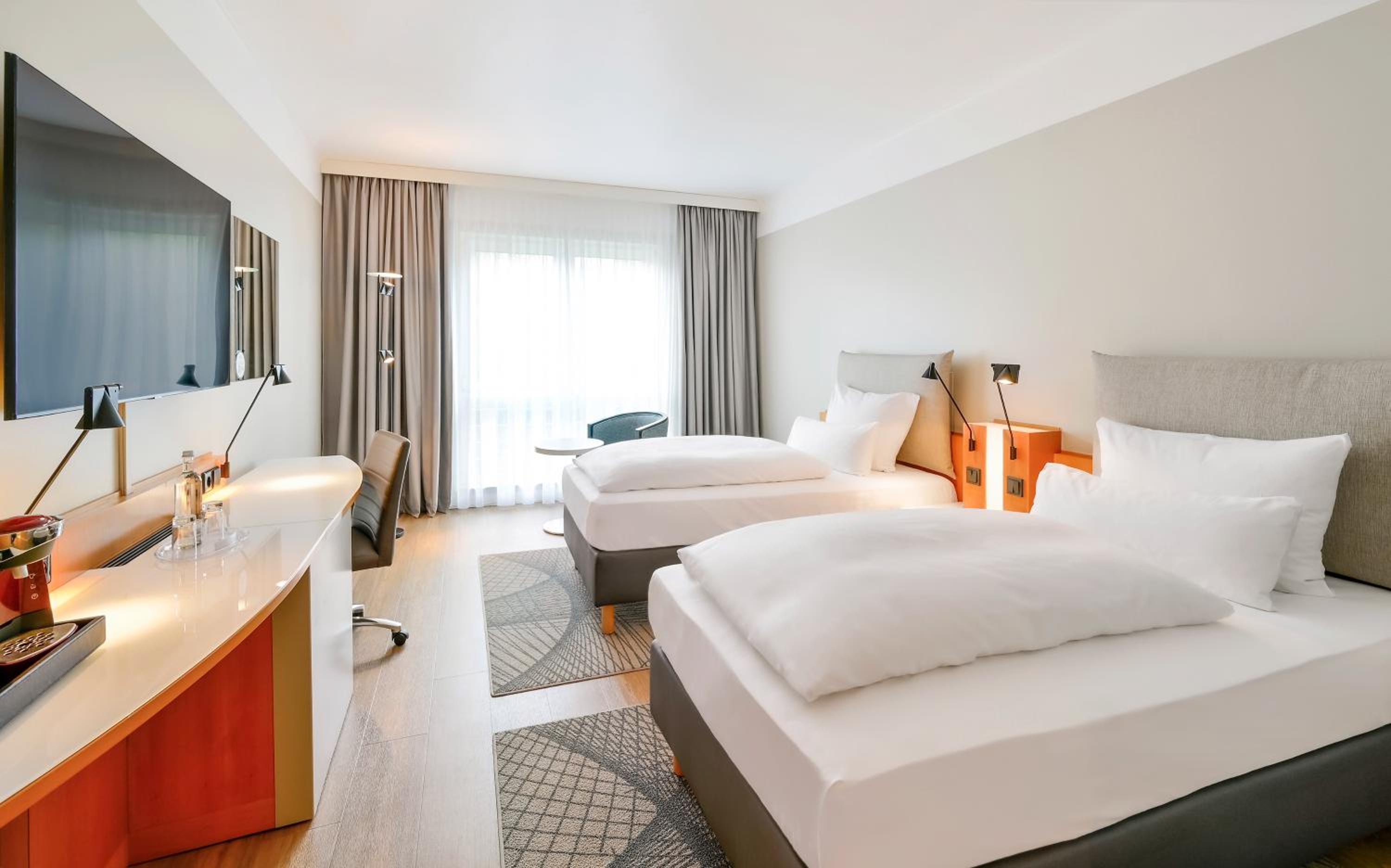 Standard Twin Room - Photo 4