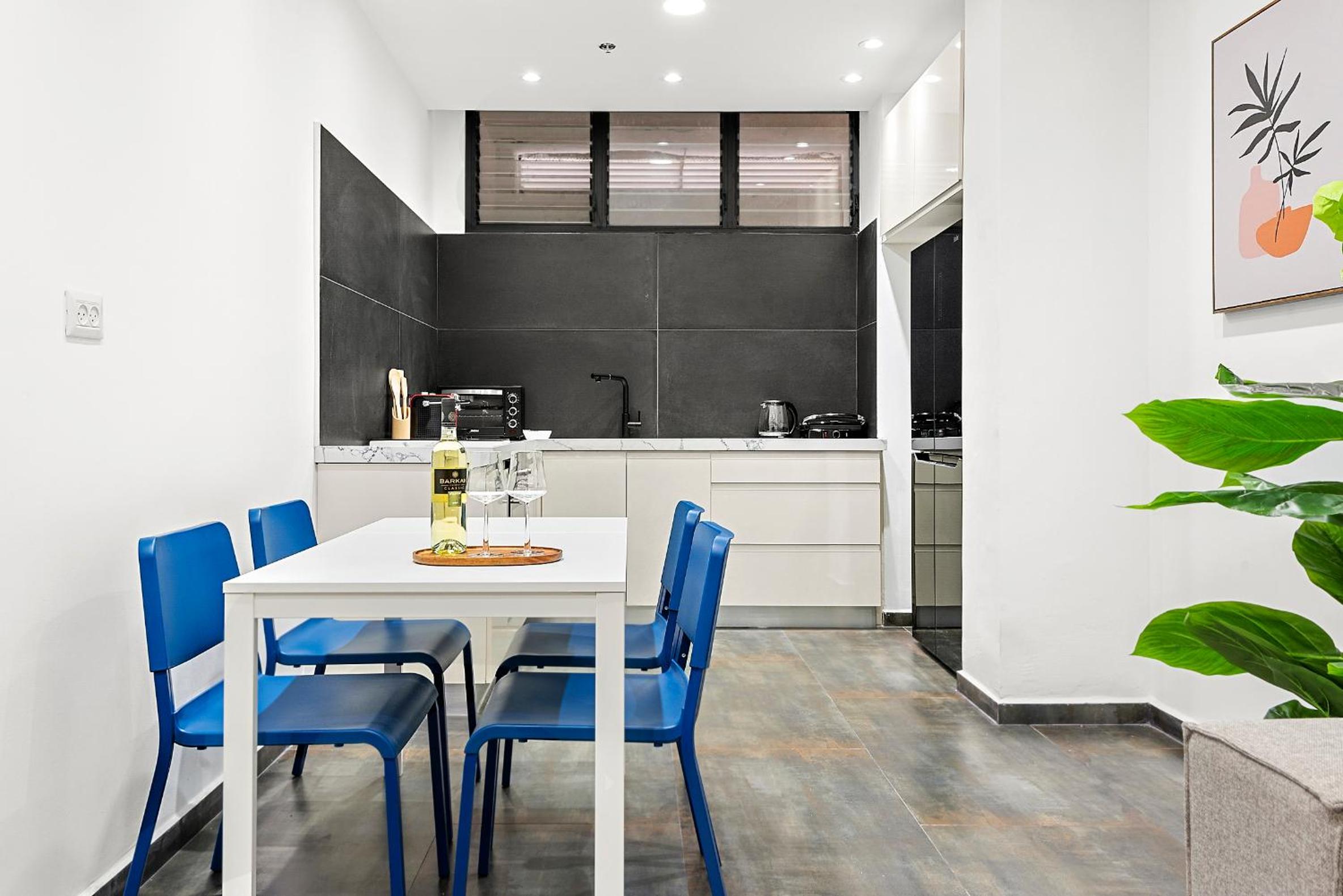 One-Bedroom Apartment - Photo 4