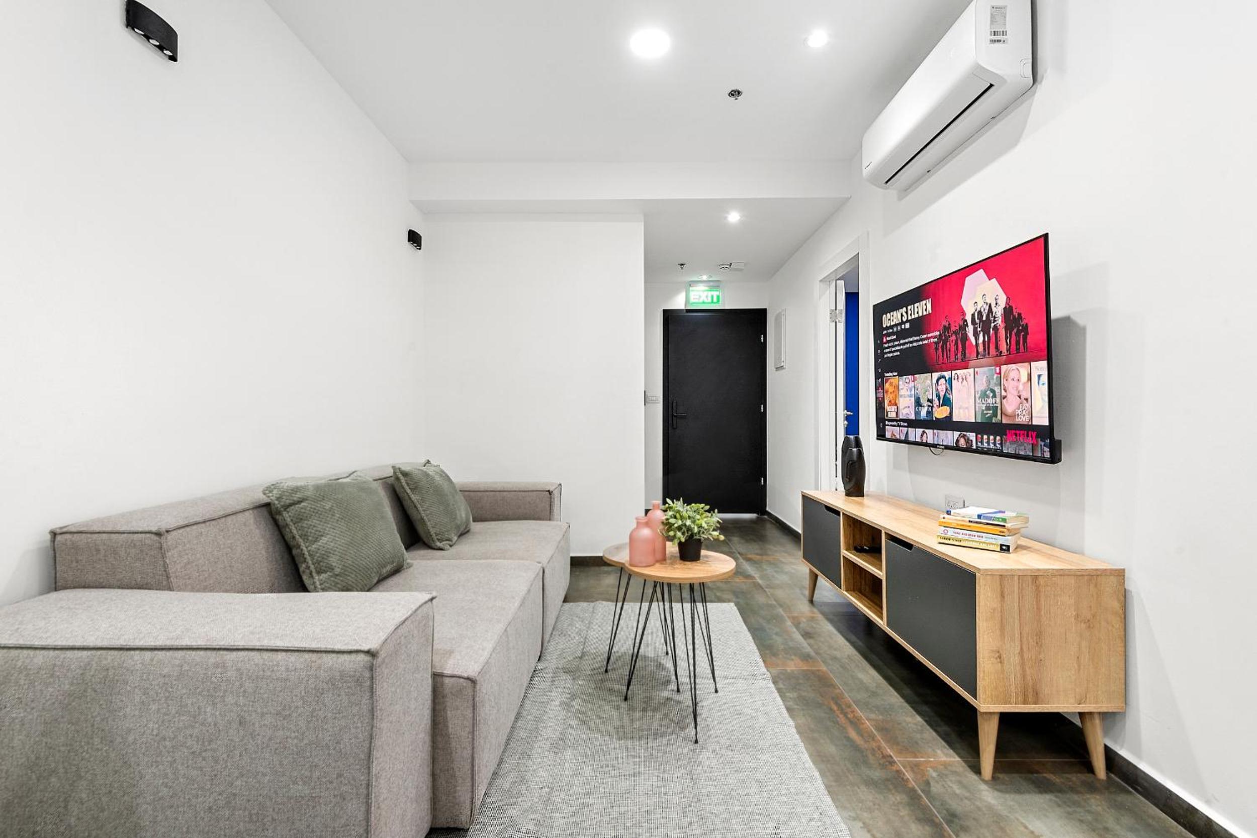 One-Bedroom Apartment - Photo 12
