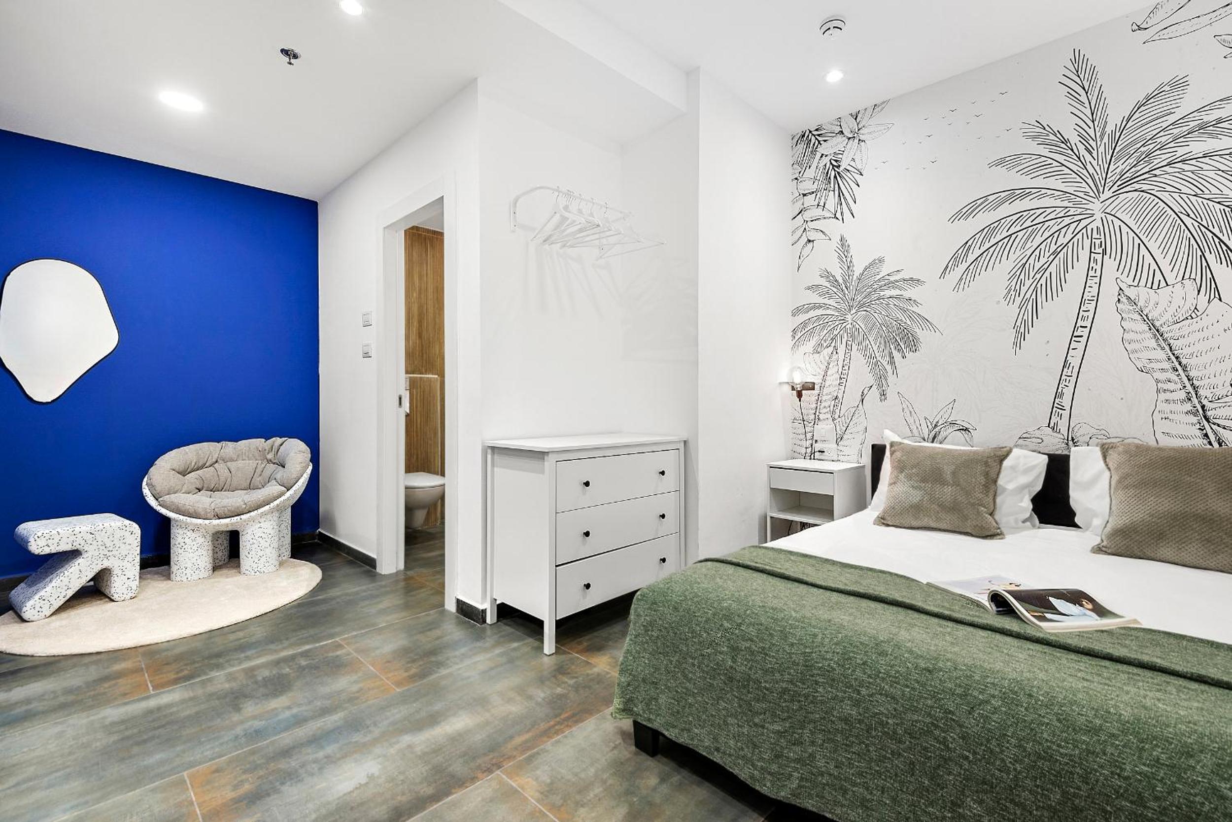 One-Bedroom Apartment - Photo 1