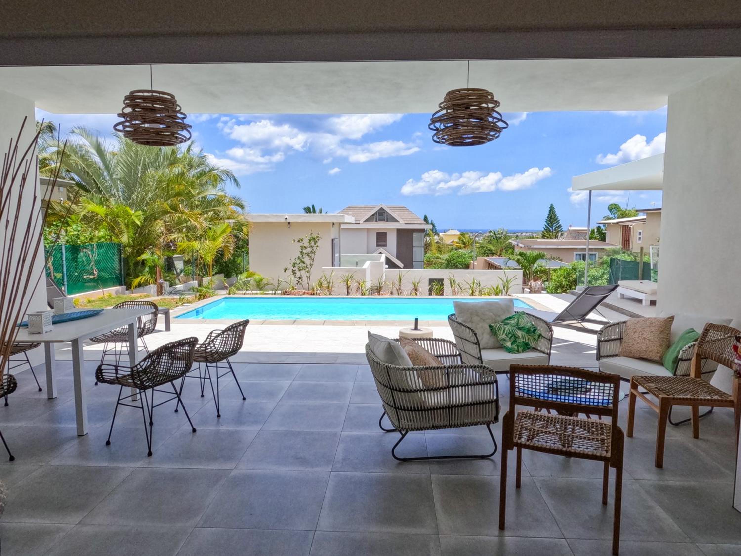 Three-Bedroom Villa - Photo 2