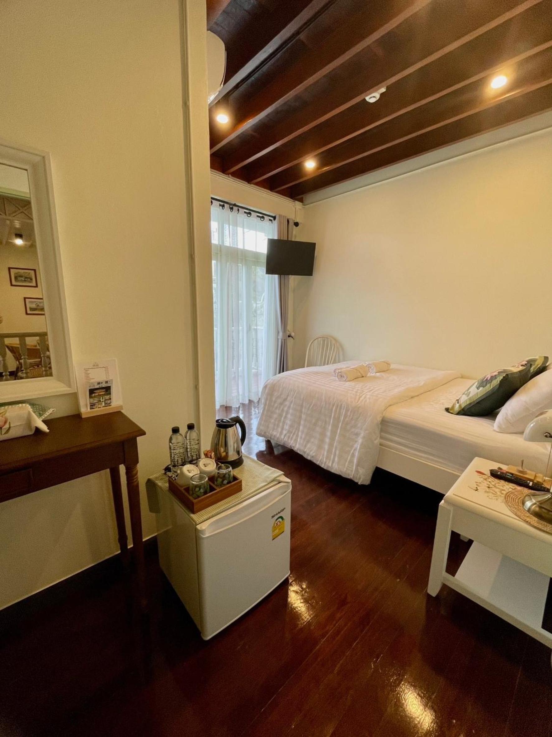 Queen Room with Garden View - Photo 1