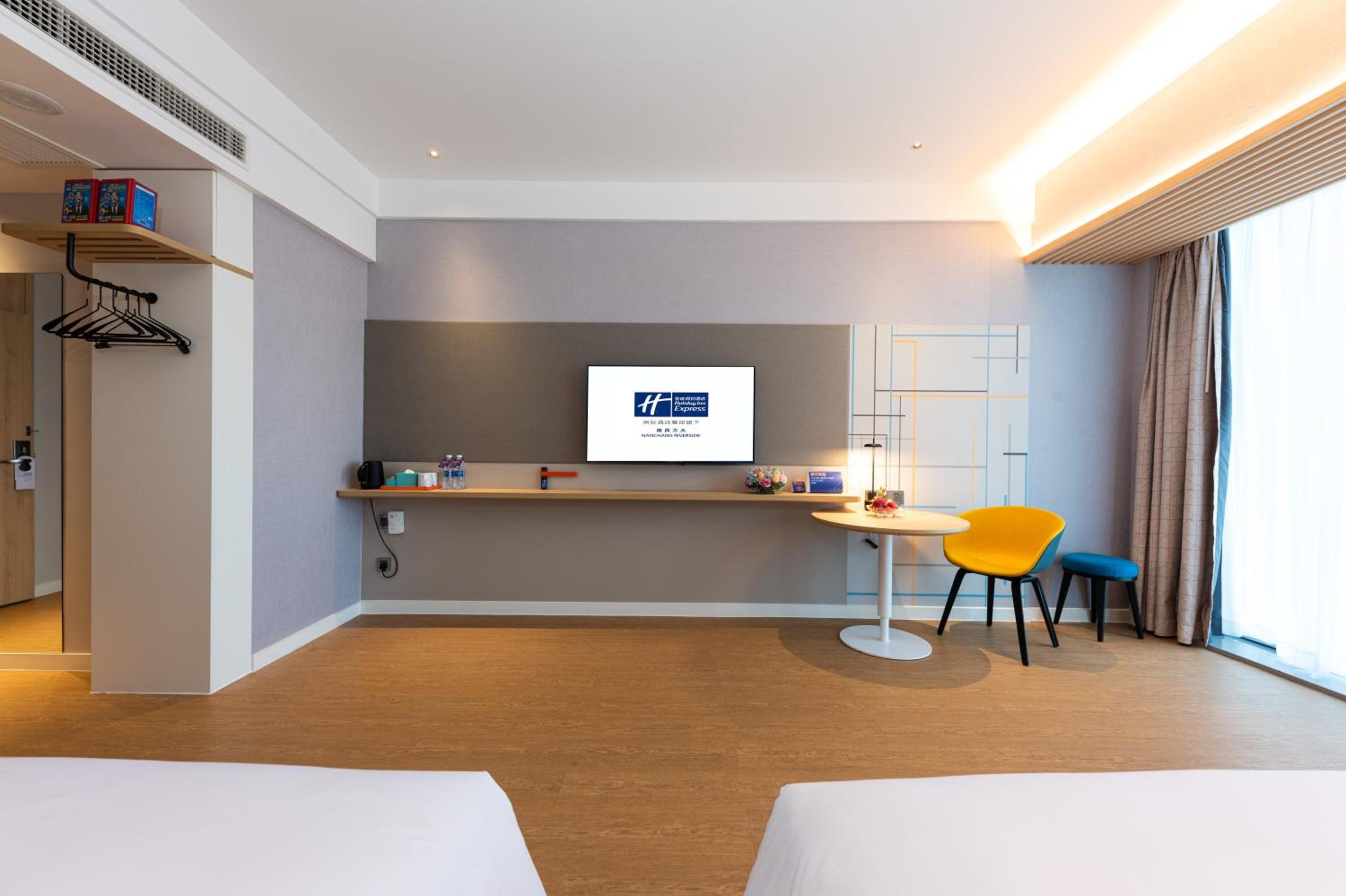 Standard Twin Room - Photo 7