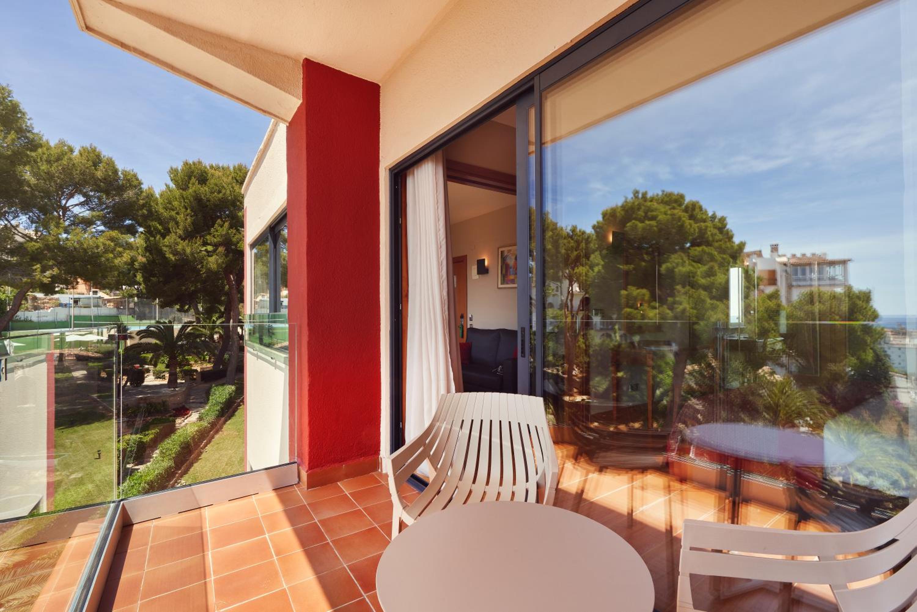 Double Room with Balcony and Front Sea View photo 2