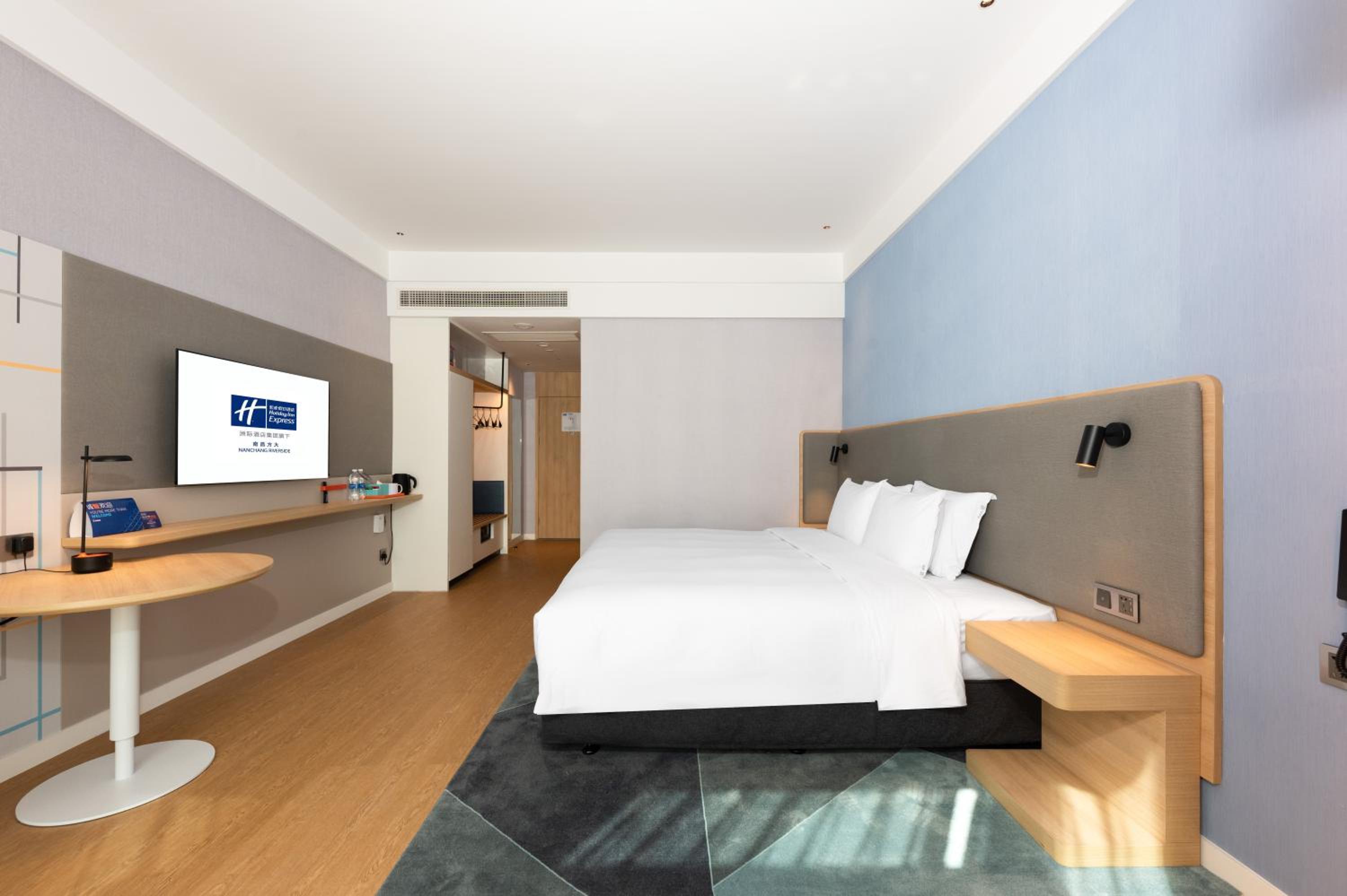 Standard King Room with River View - Photo 5