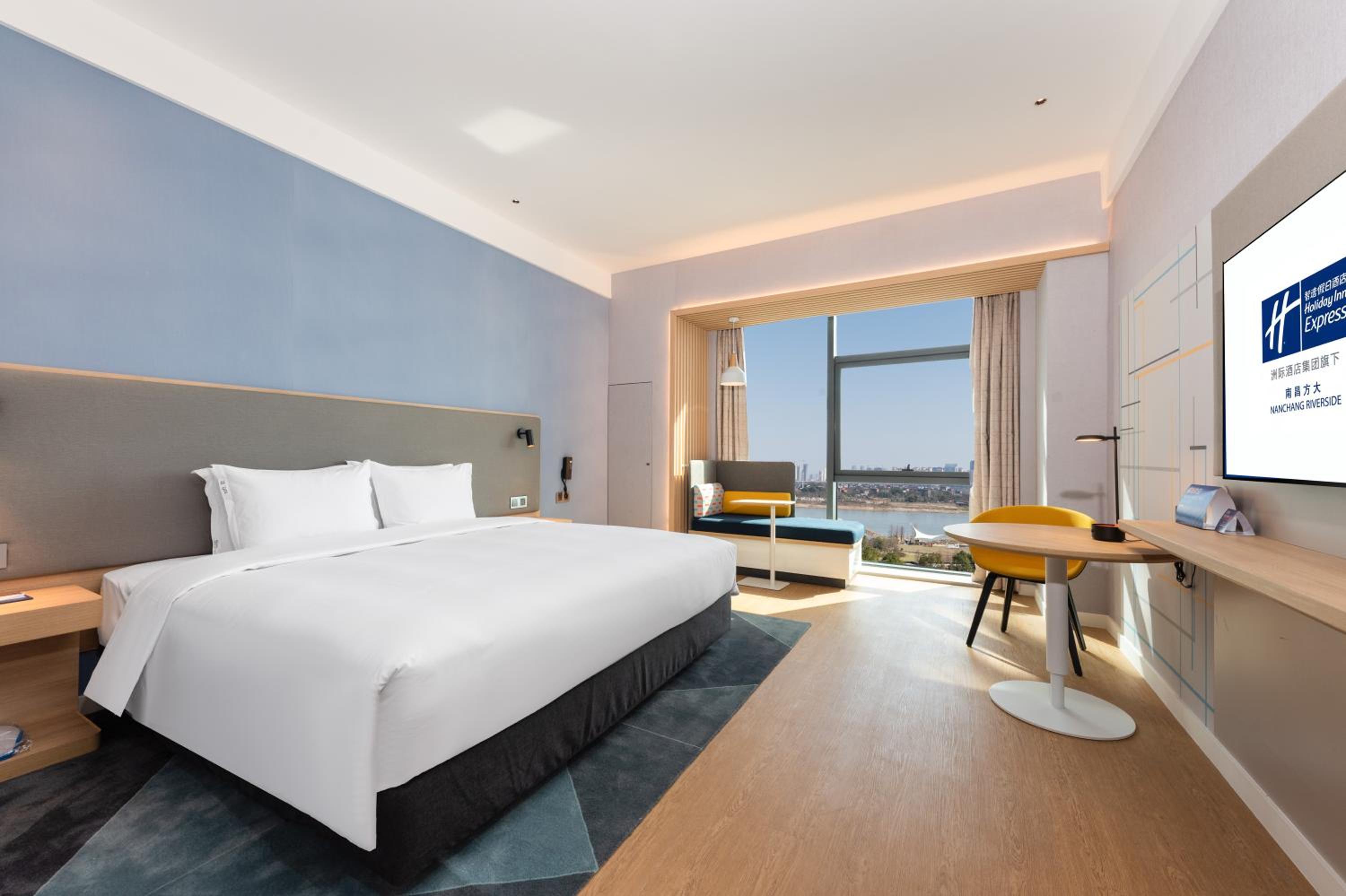 Standard King Room with River View - Photo 1