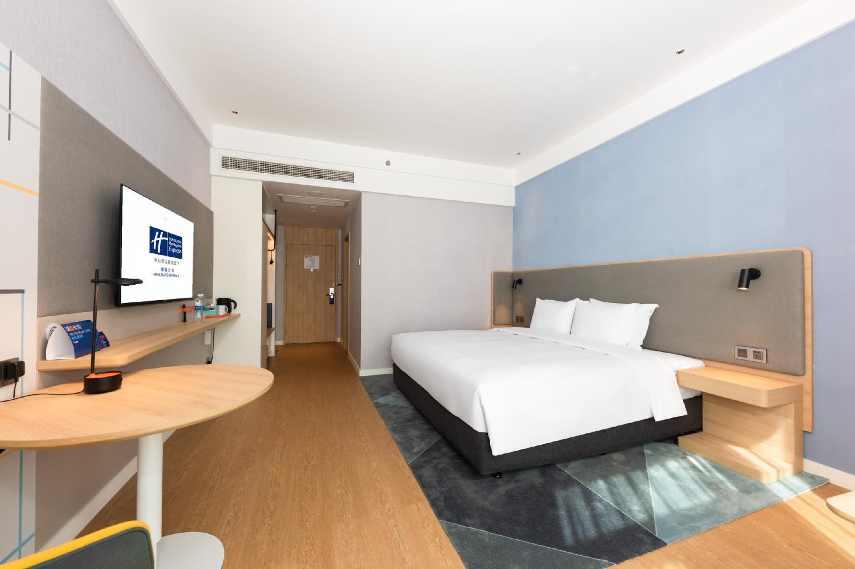 Standard King Room with River View - Photo 6