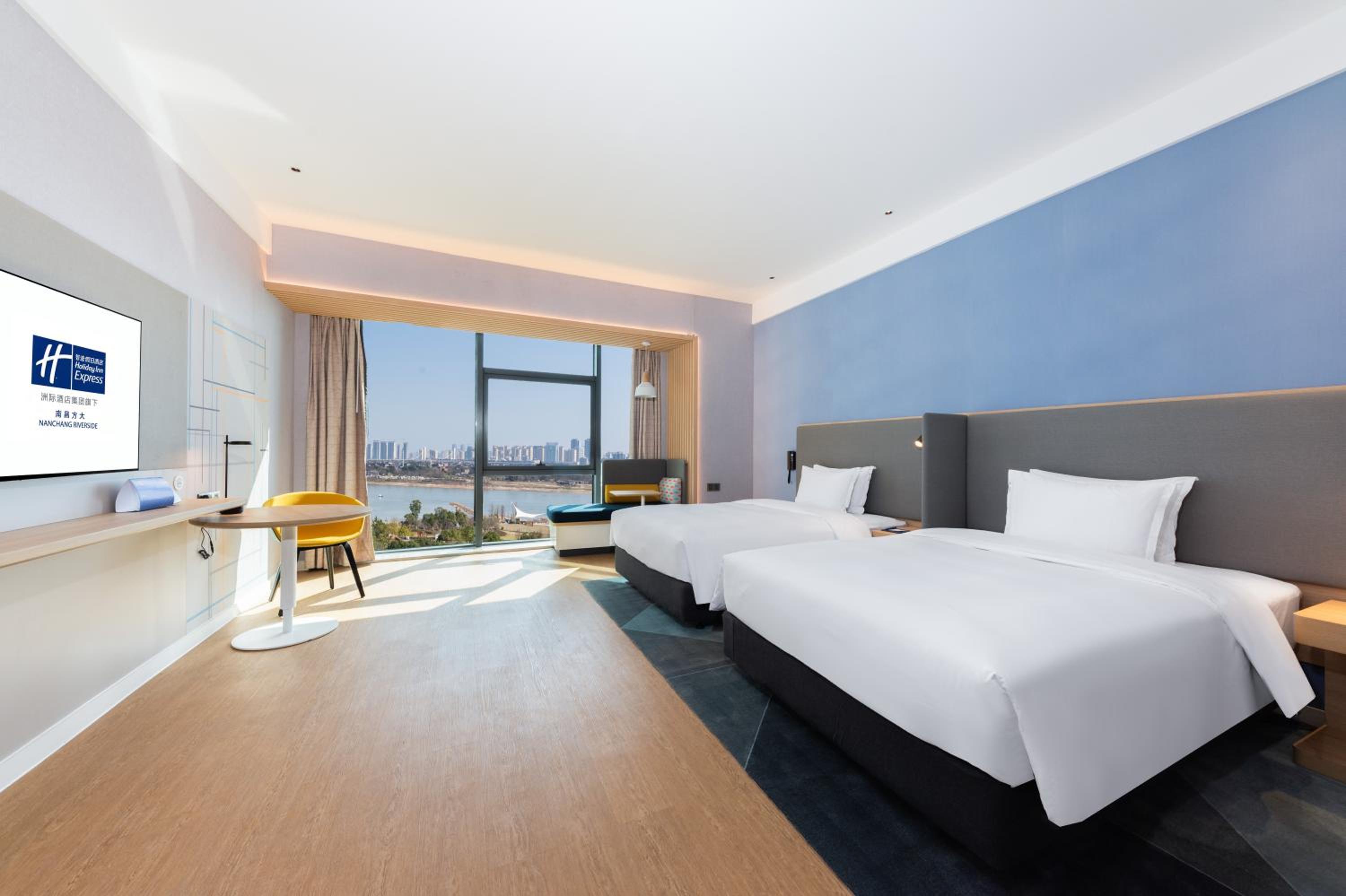 Standard Twin Room with River View - Photo 1