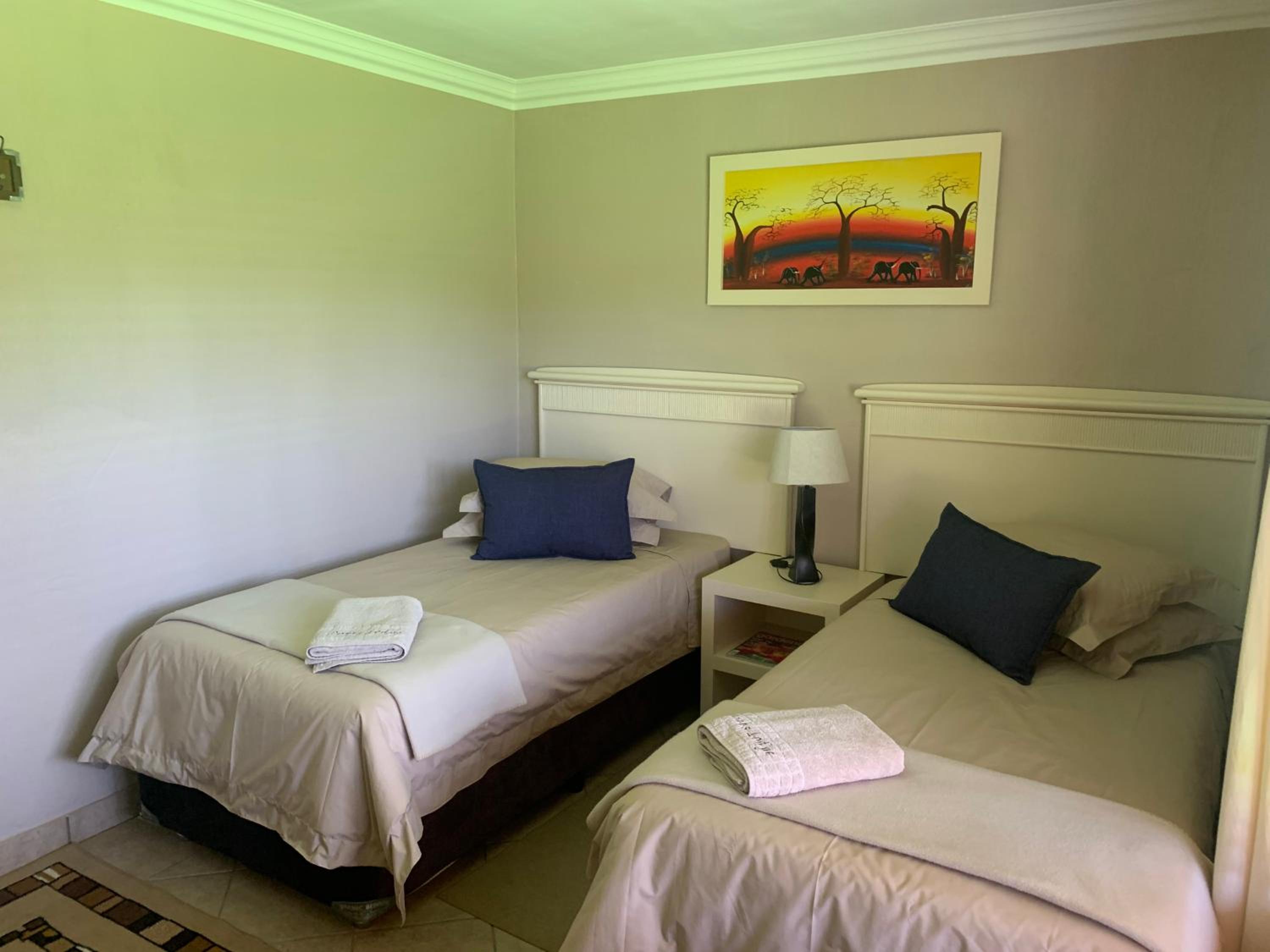 Standard Twin Room - Photo 5