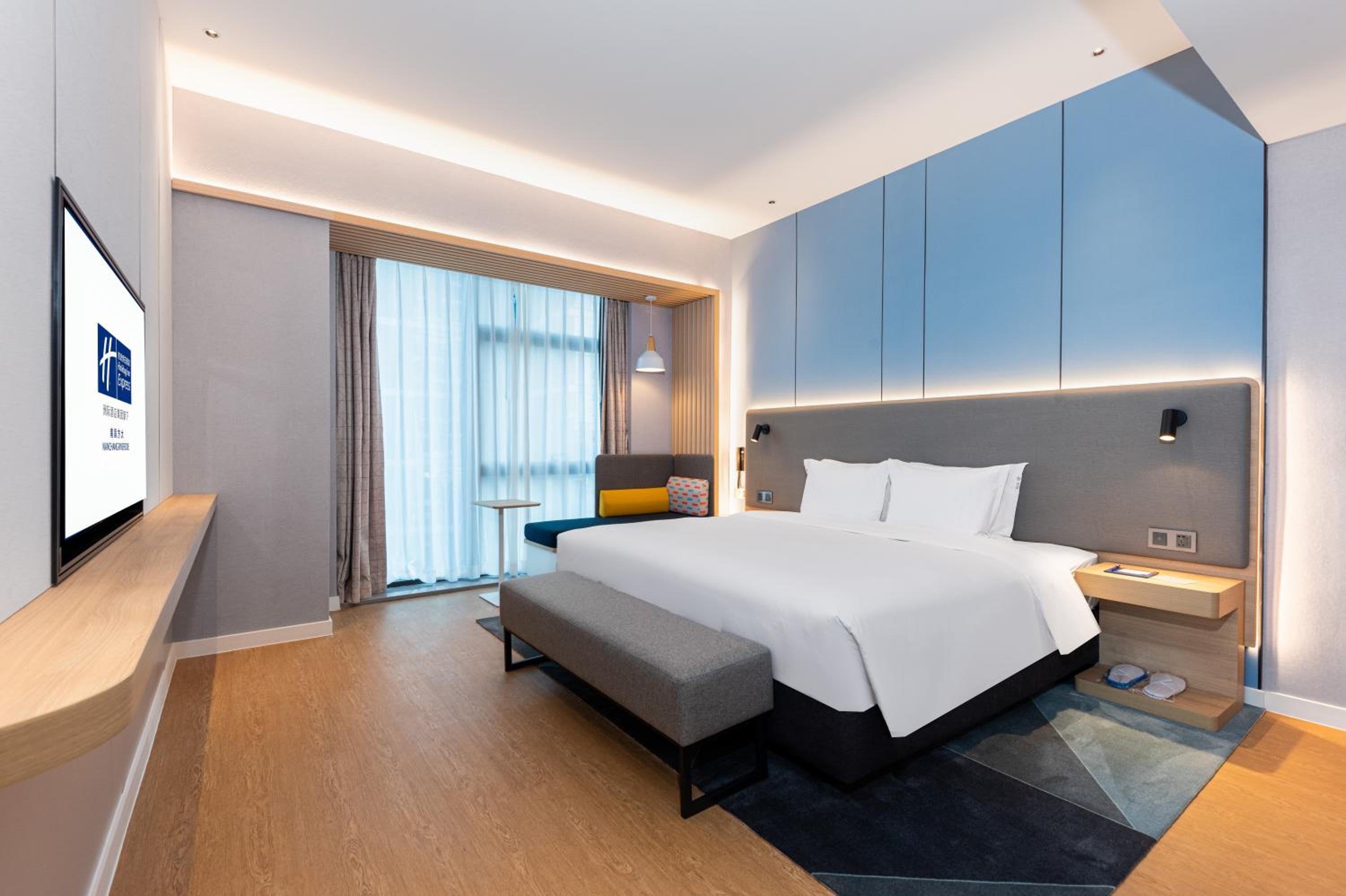 One-Bedroom Suite with River View - Photo 2
