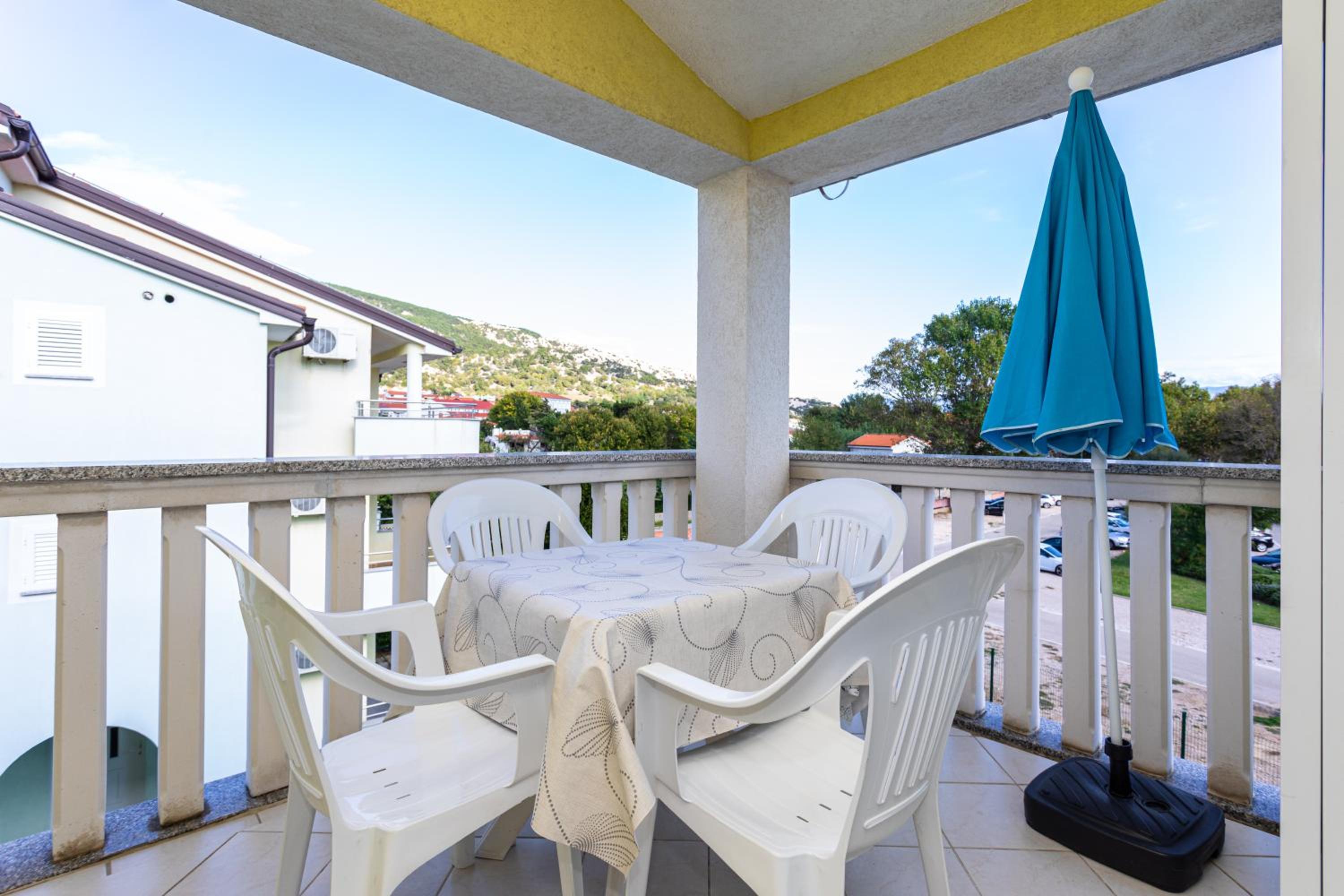 Apartment with Balcony photo 2