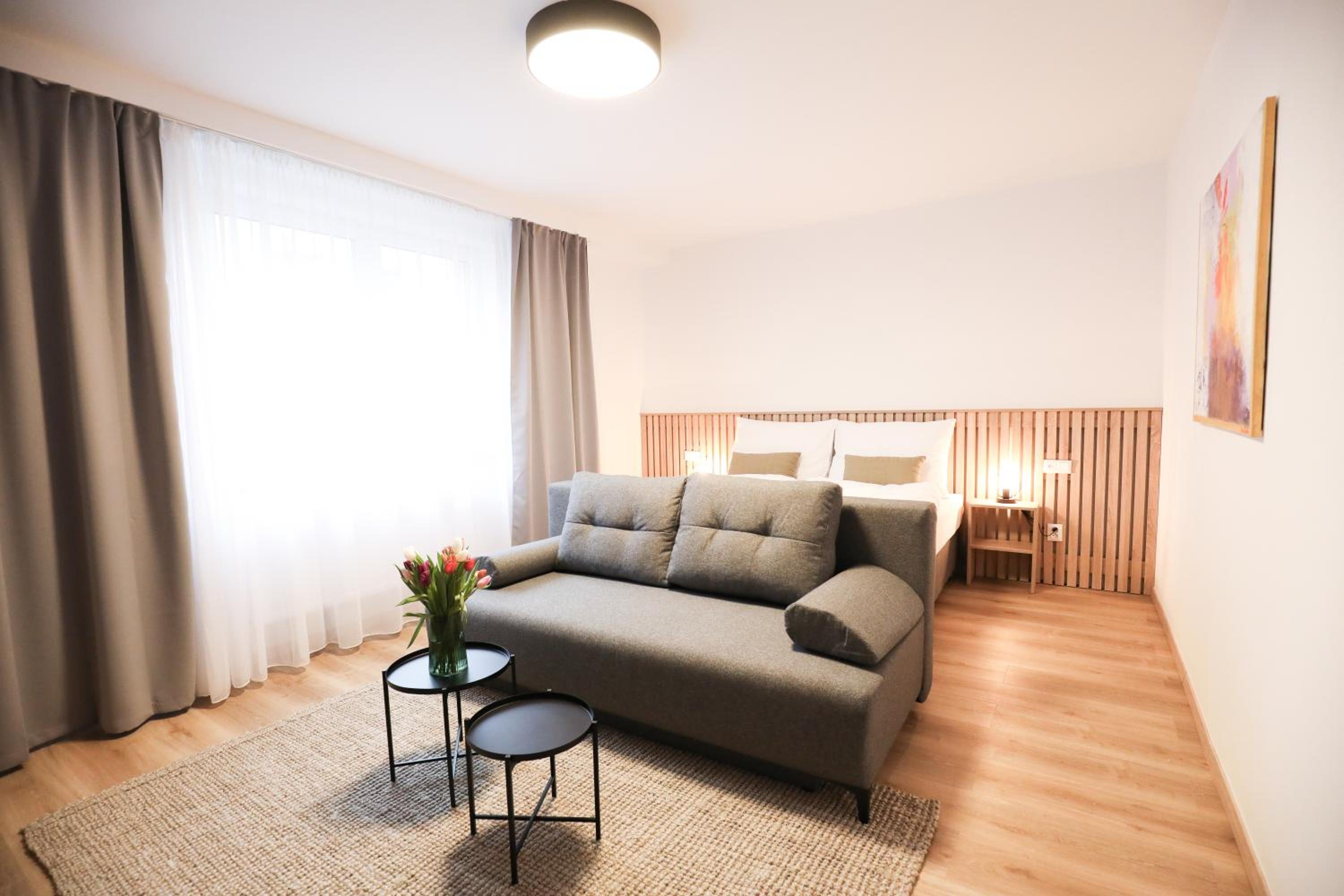 Superior Family Room photo 1