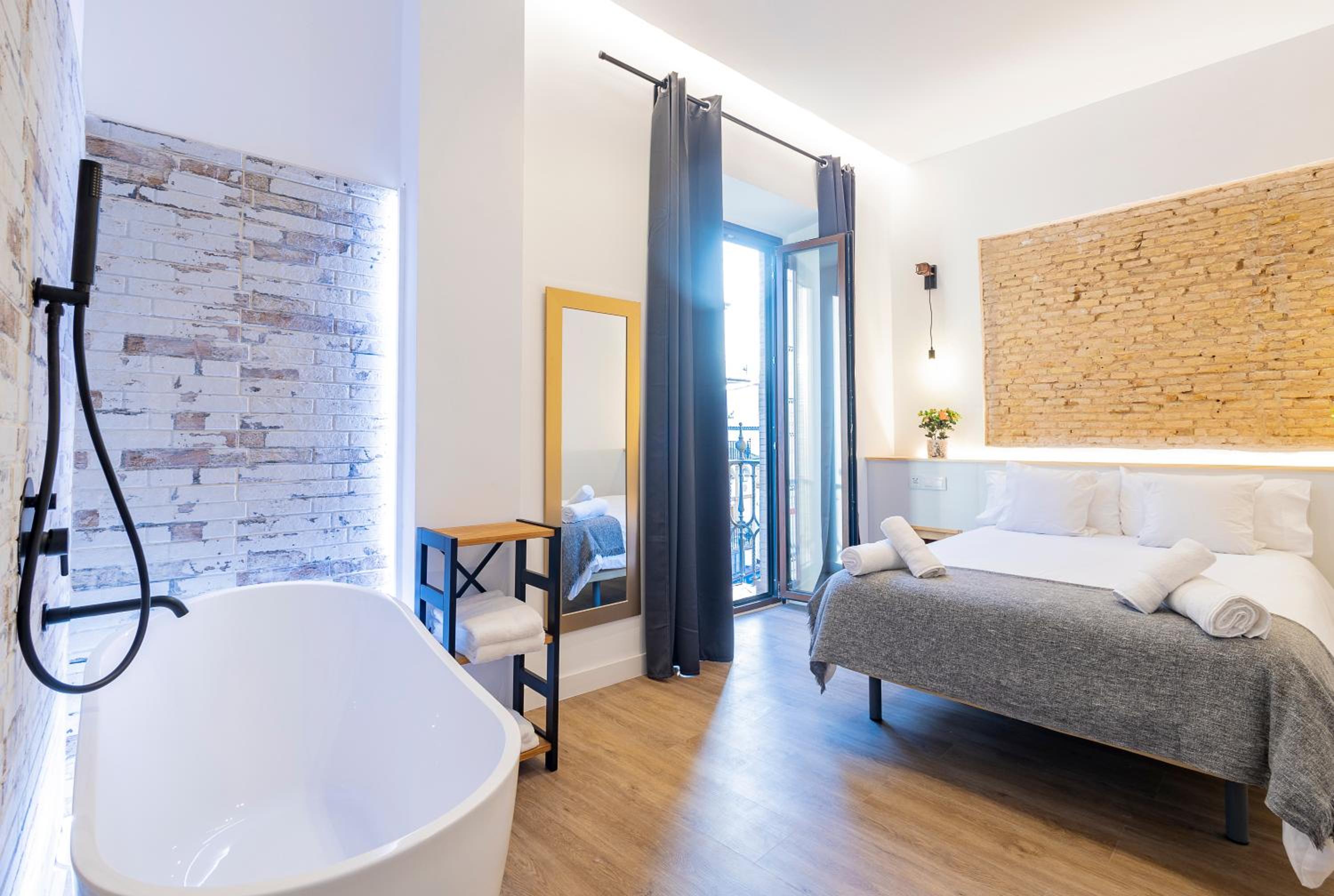Superior Apartment with balcony and bathtub - Photo 1