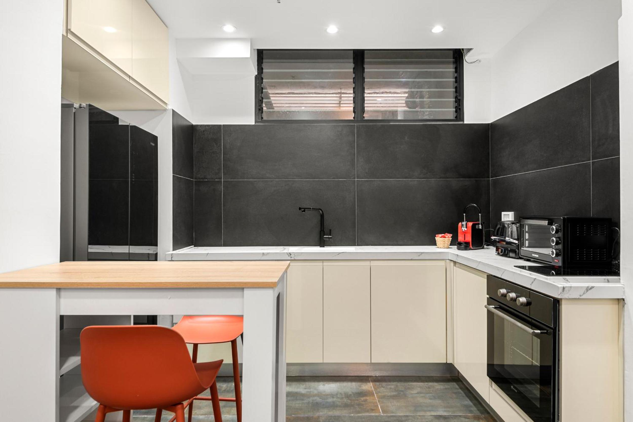 One-Bedroom Apartment - Photo 2