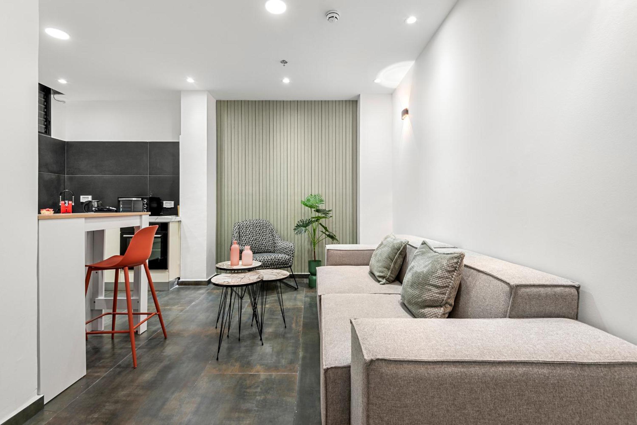 One-Bedroom Apartment - Photo 8