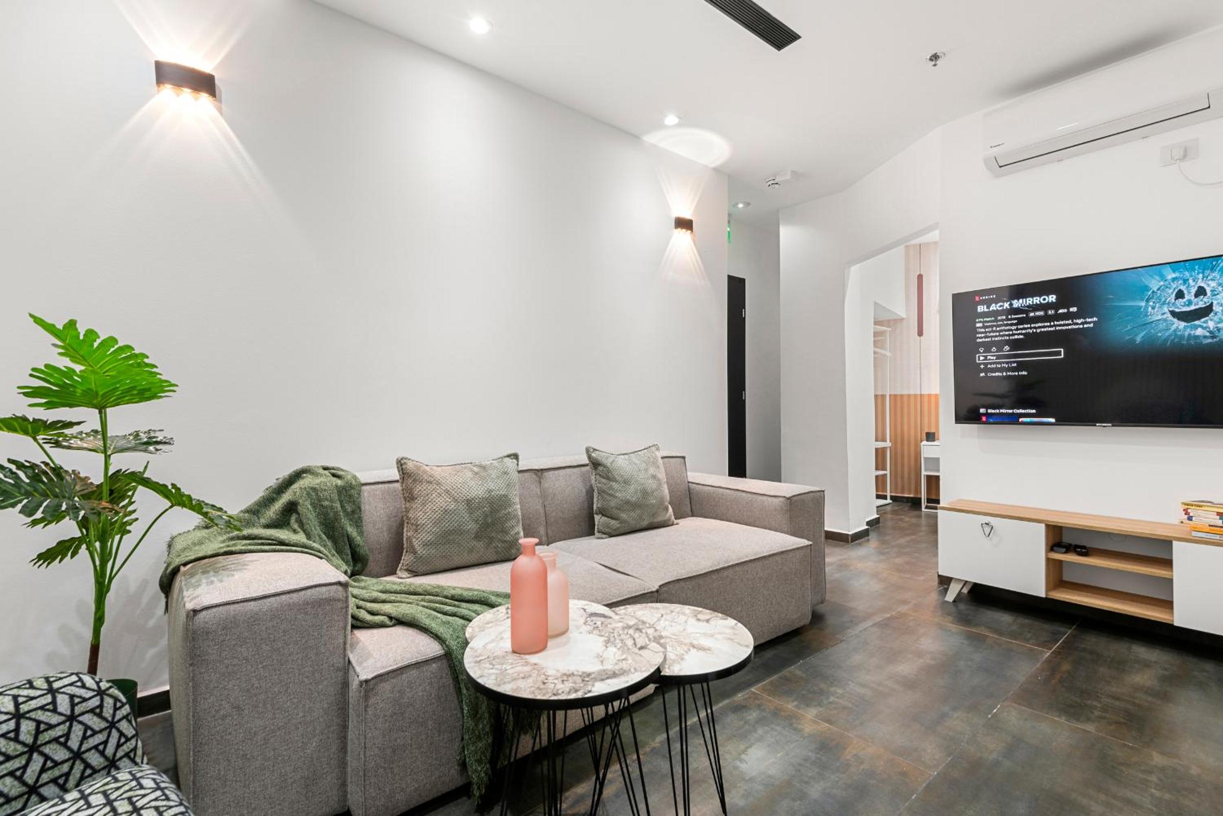 One-Bedroom Apartment - Photo 1