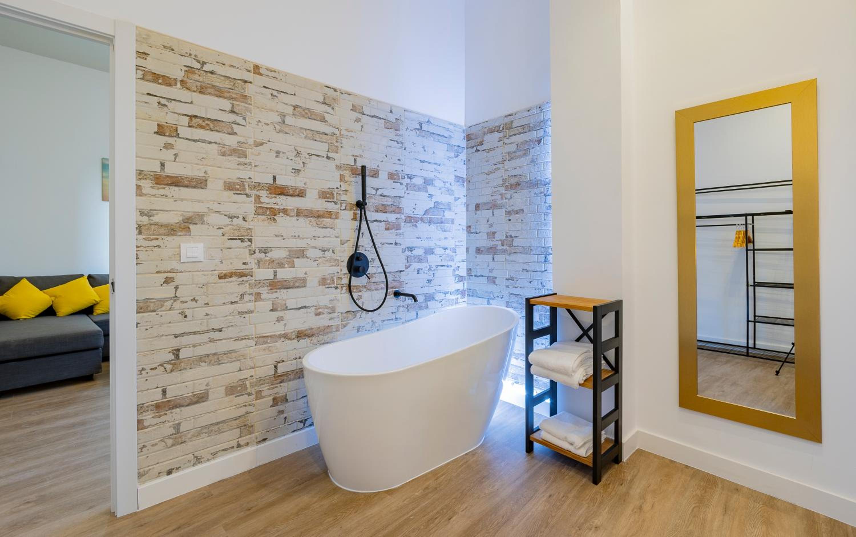 Superior Apartment with balcony and bathtub - Photo 23