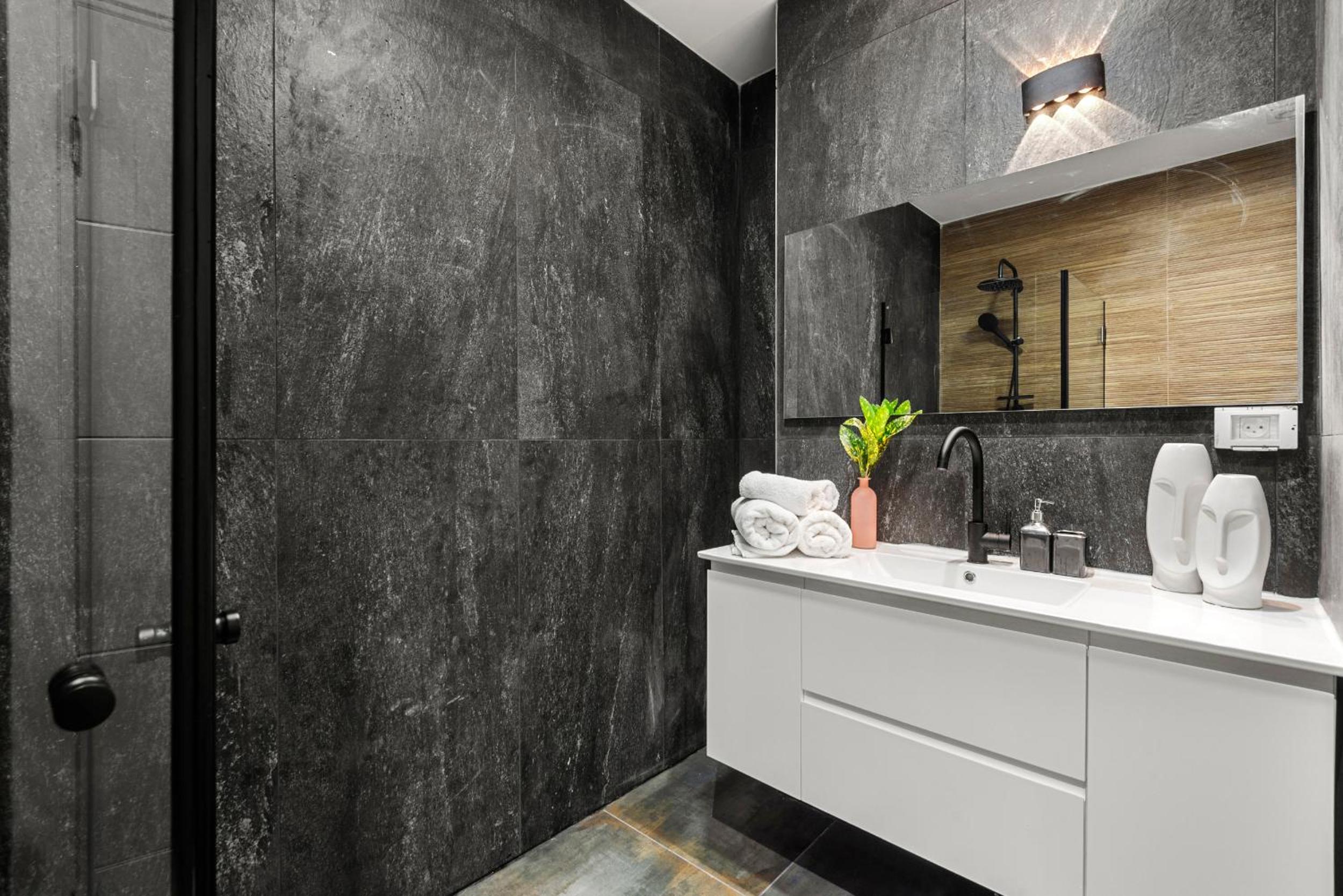 One-Bedroom Apartment - Photo 15