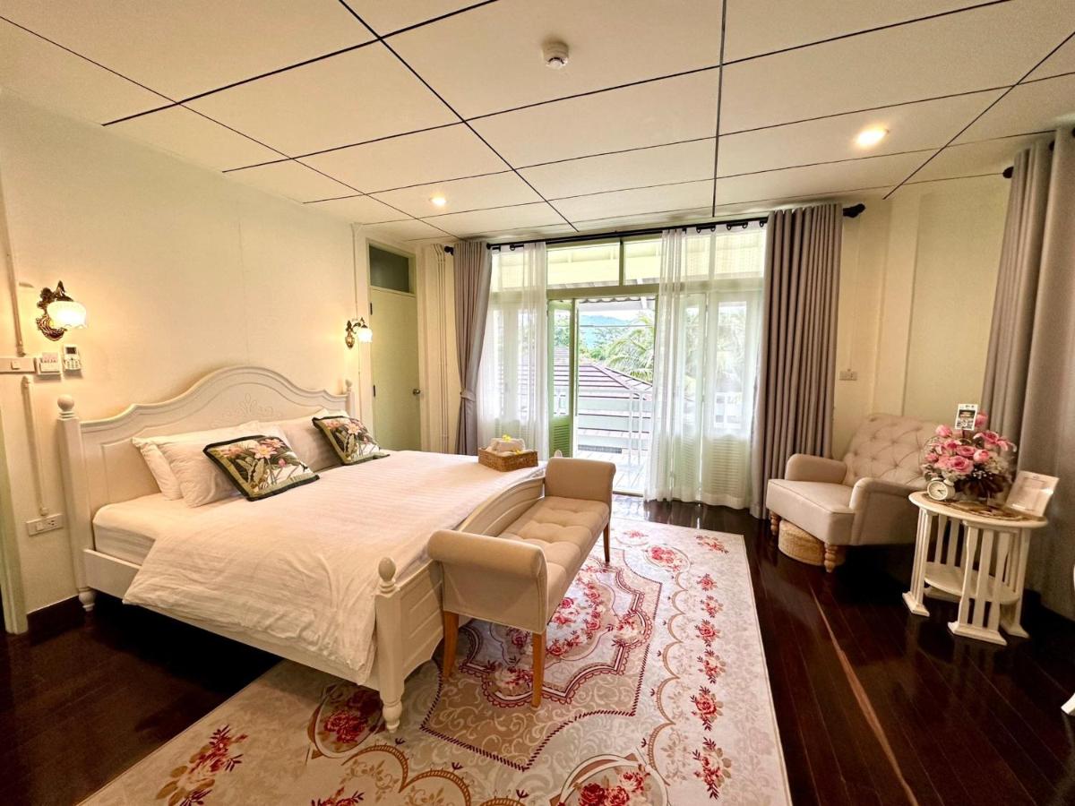 Deluxe Double Room with Balcony - Photo 8