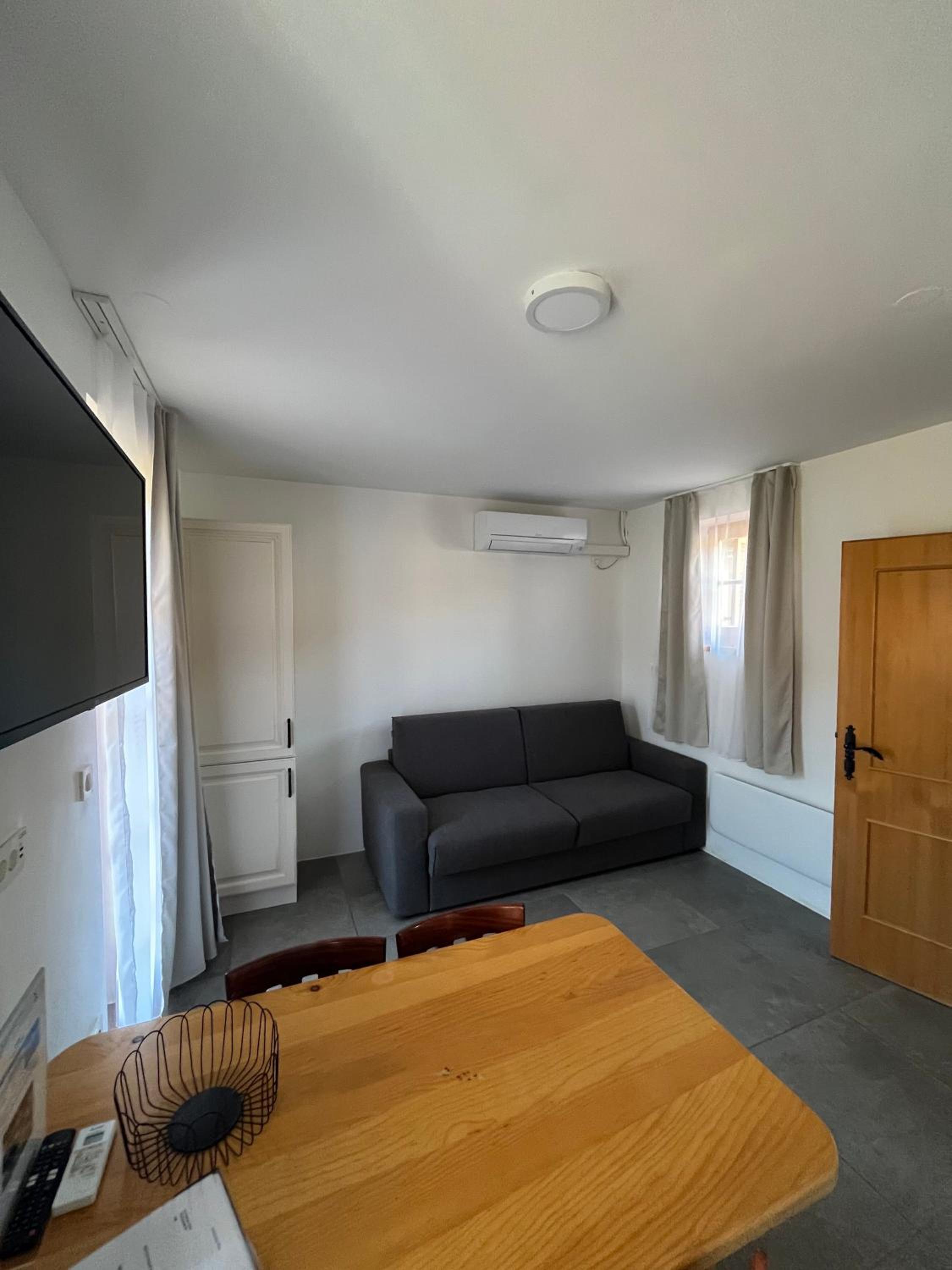 One-Bedroom Duplex Holiday Home with Terrace - Photo 22