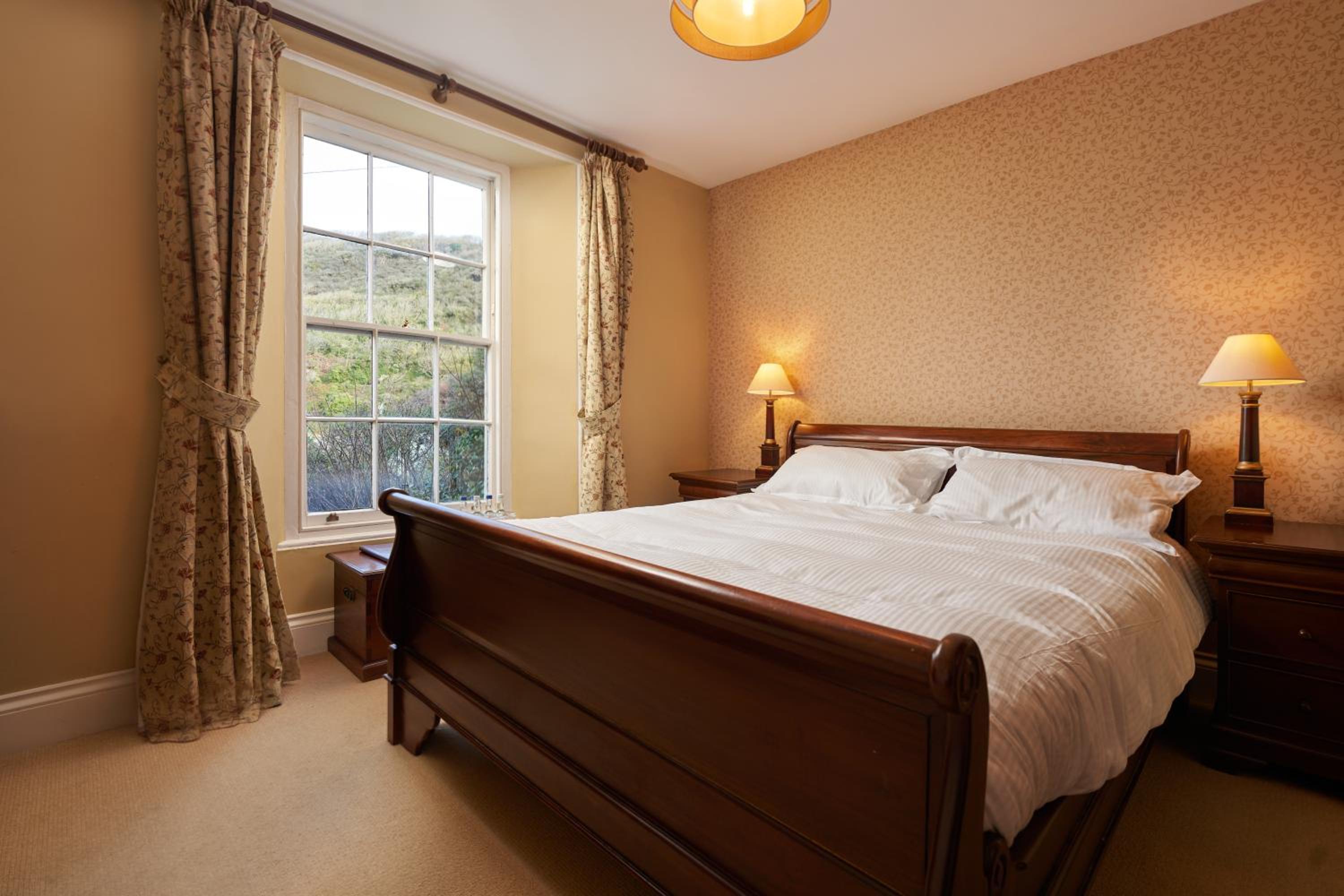 Family Suite (2 Adults + 2 Children)