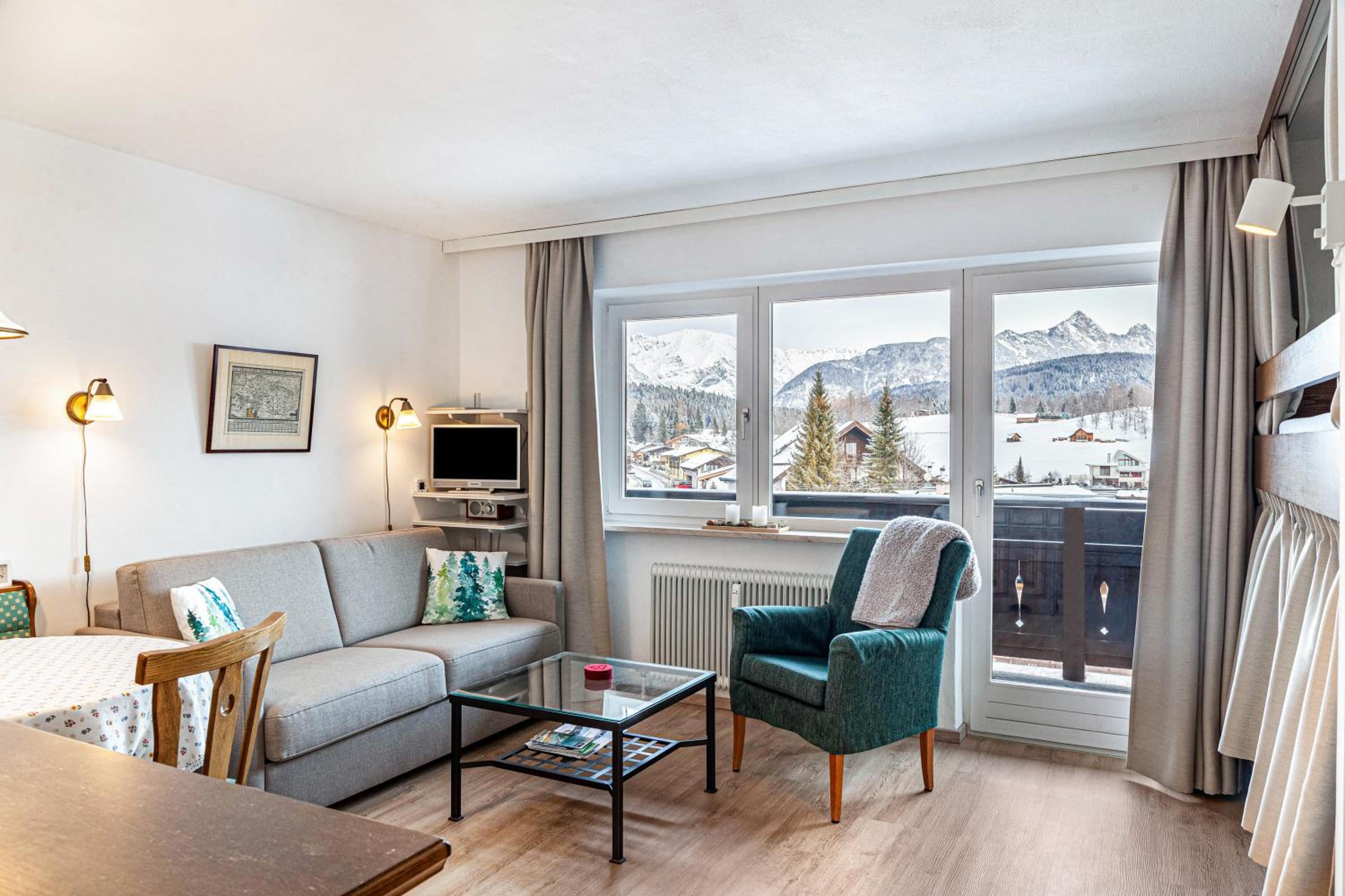 Superior One-Bedroom Apartment with Balcony