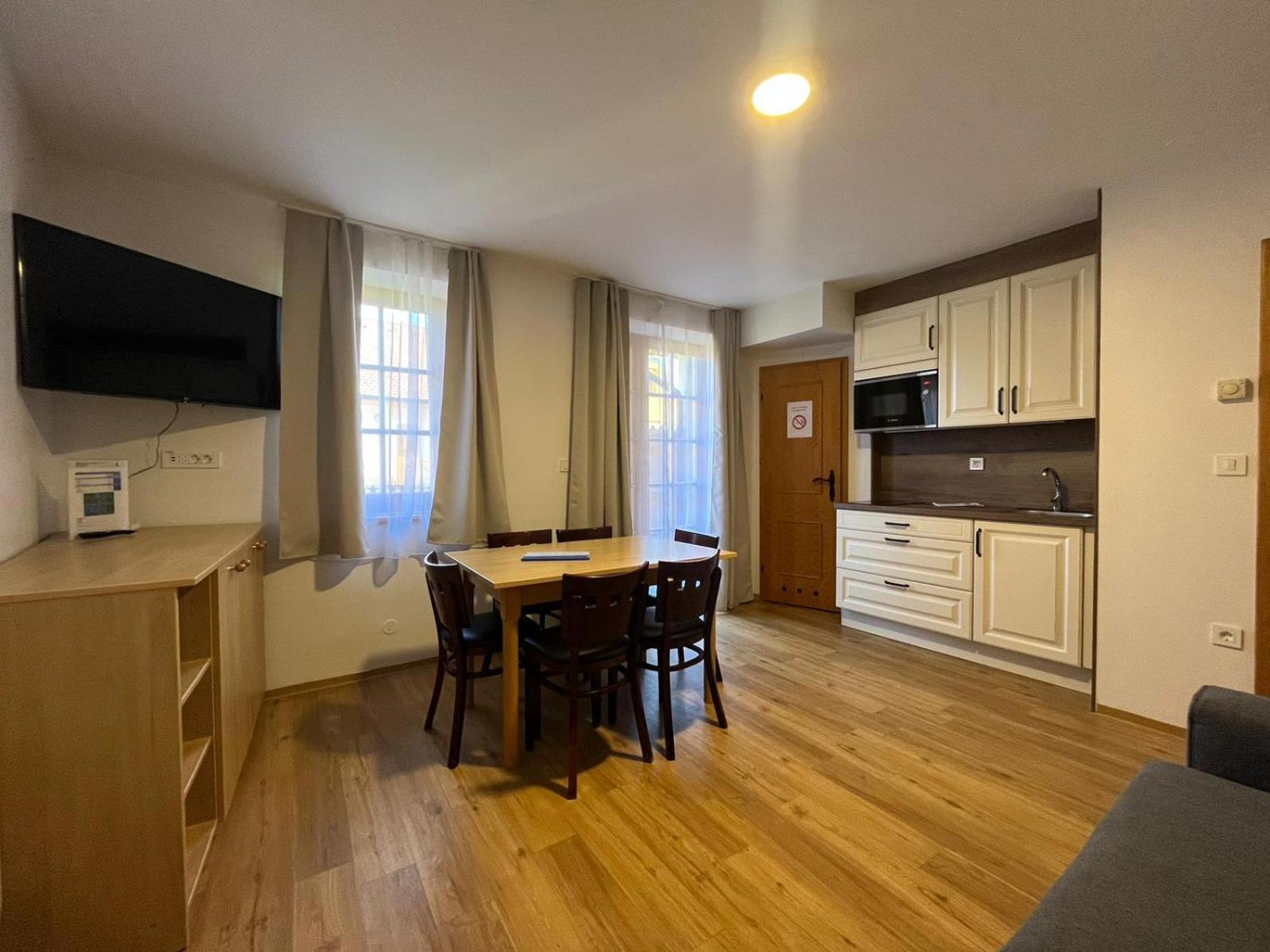 Deluxe Duplex Holiday Home with Terrace - Photo 16