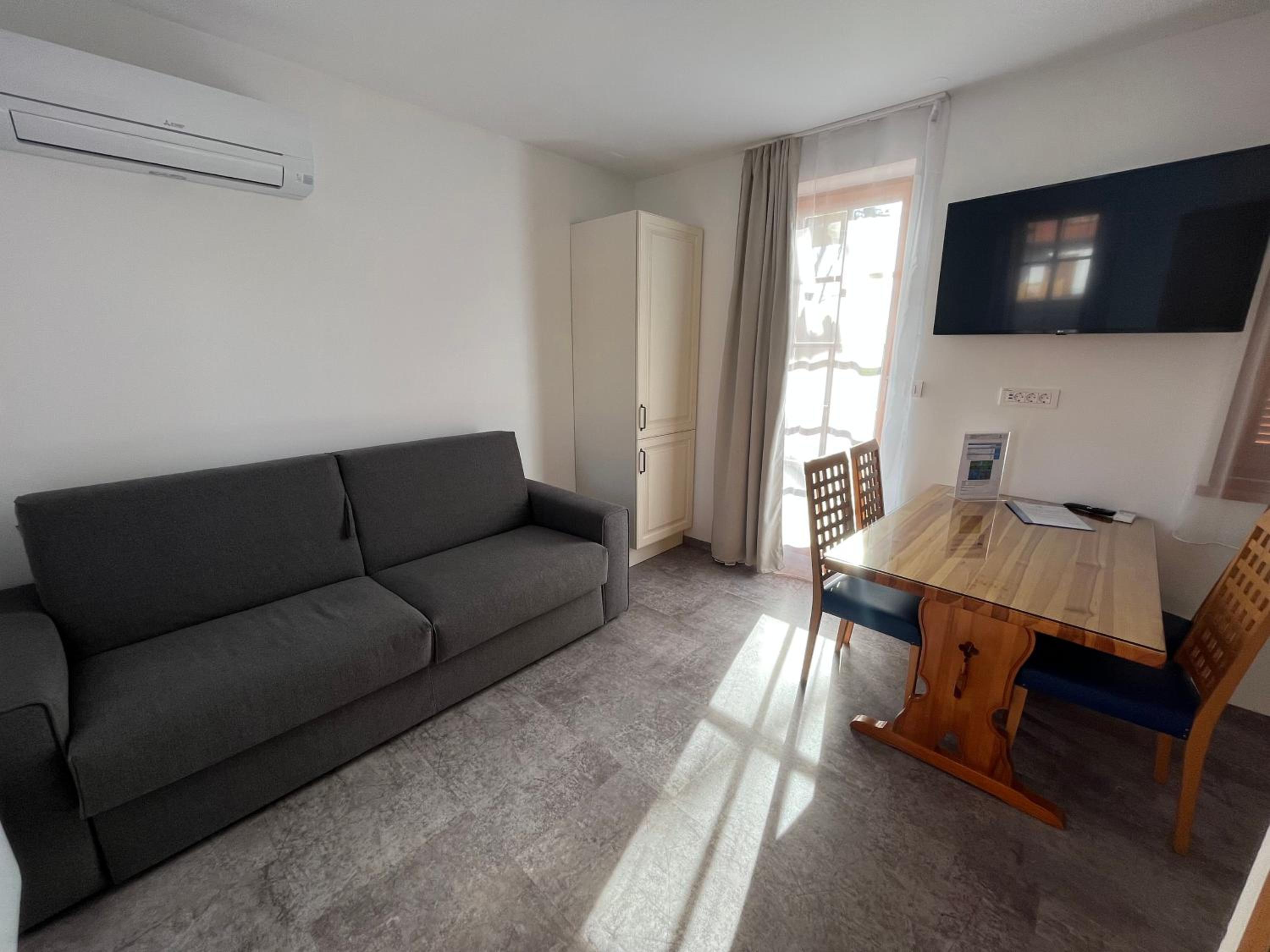 One-Bedroom Duplex Holiday Home with Terrace - Photo 14