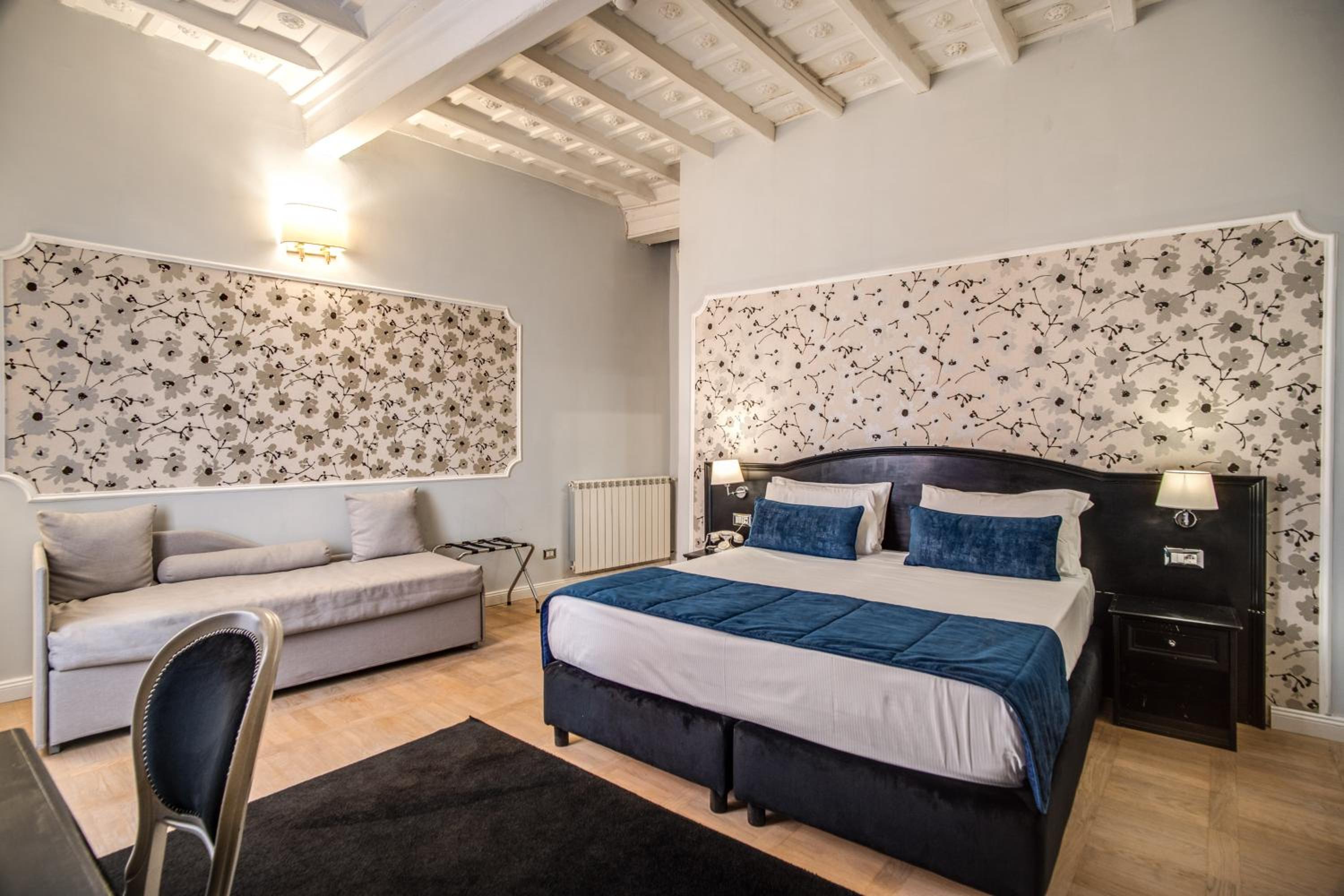 Superior Deluxe Double or Twin Room photo 2