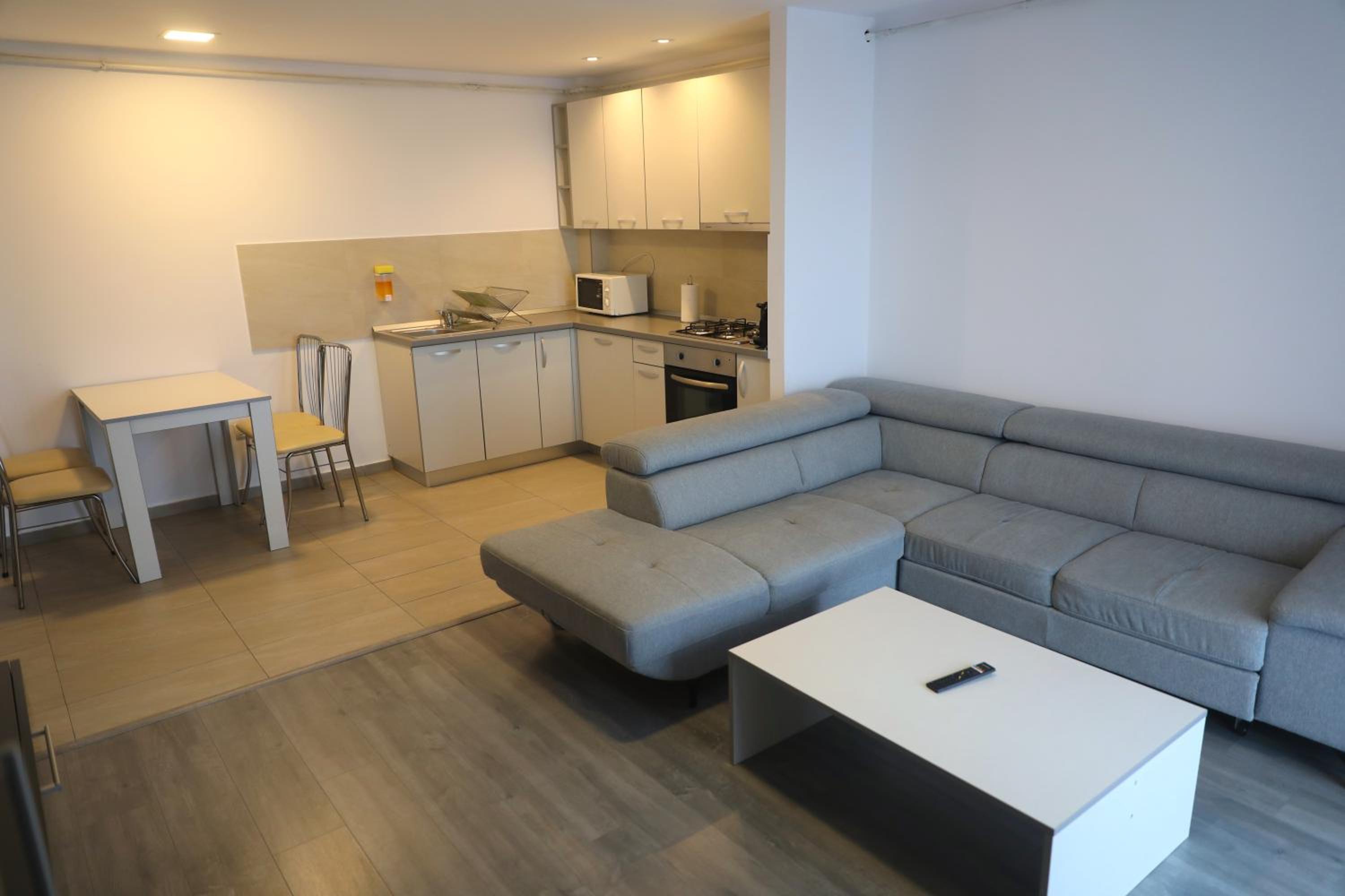 Apartment with Balcony photo 3