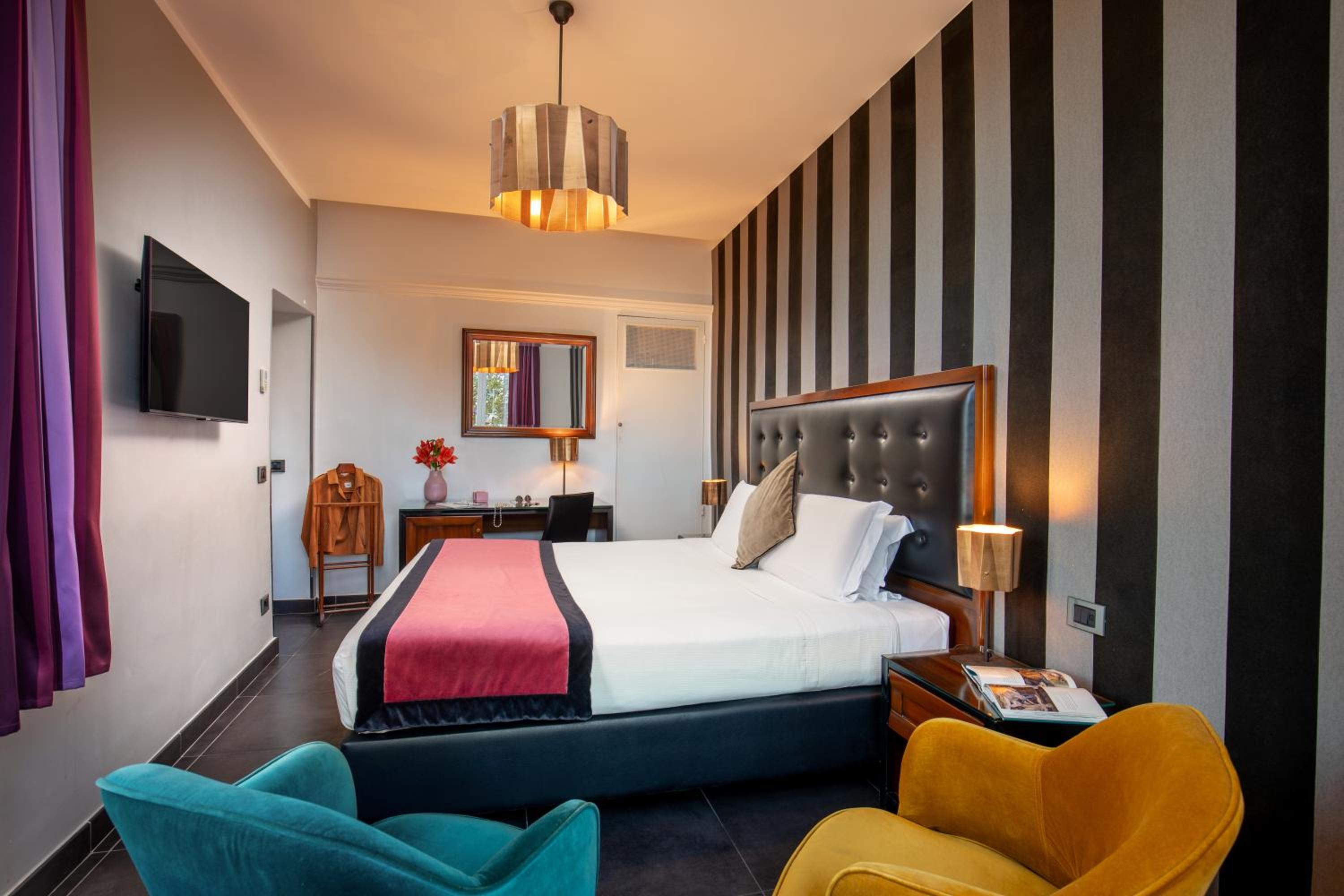 Deluxe Double Room with Terrace and City View photo 2