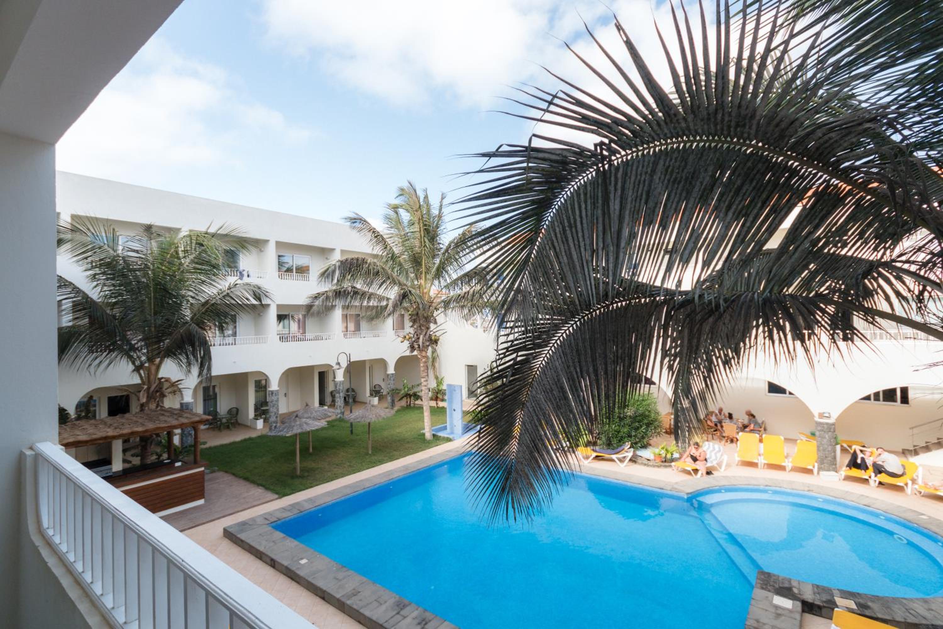 Superior Double or Twin Room with Pool View - Photo 5