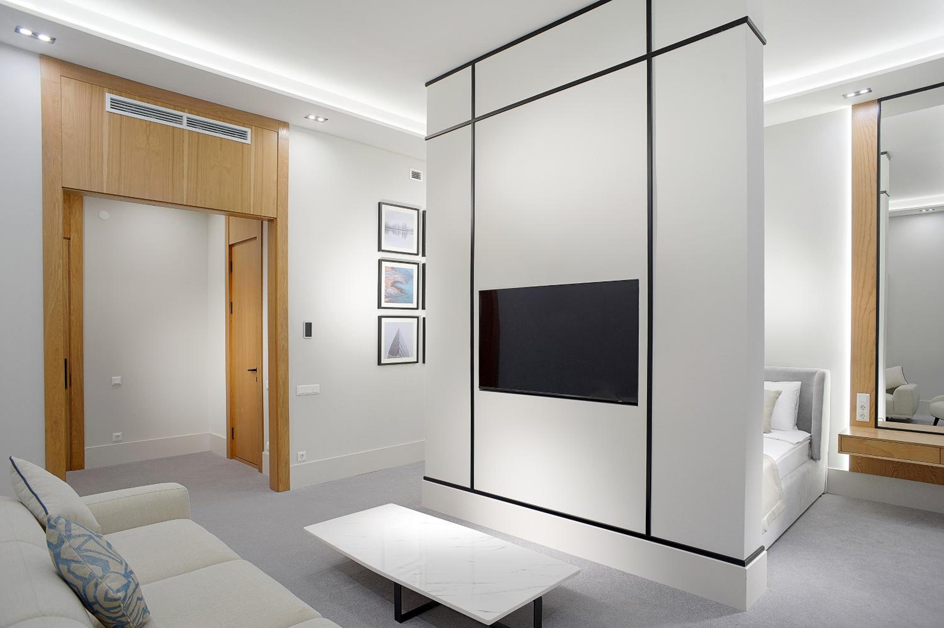 Suite - Photo 5
