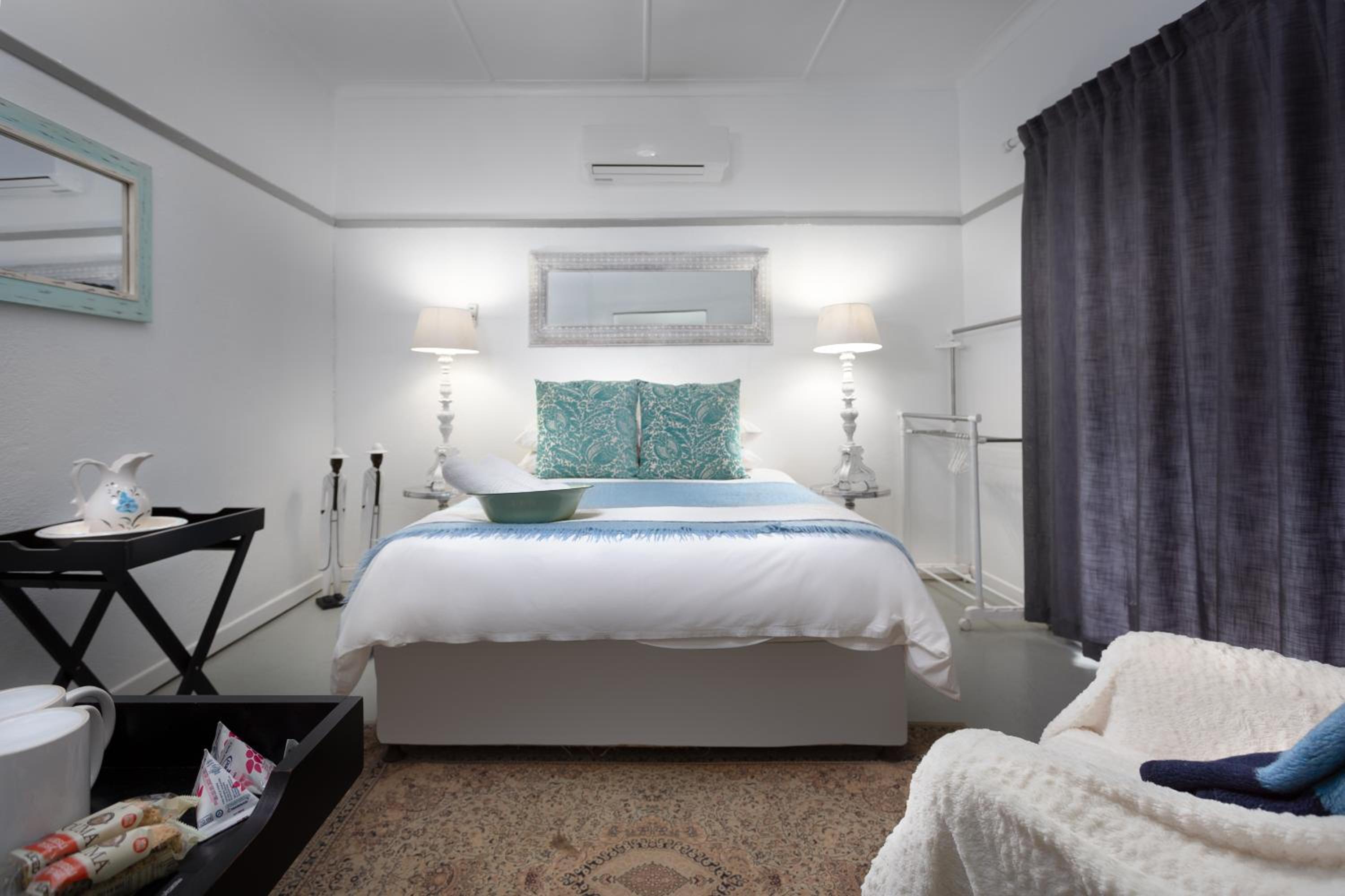 Deluxe Double Room with Shower - Photo 10