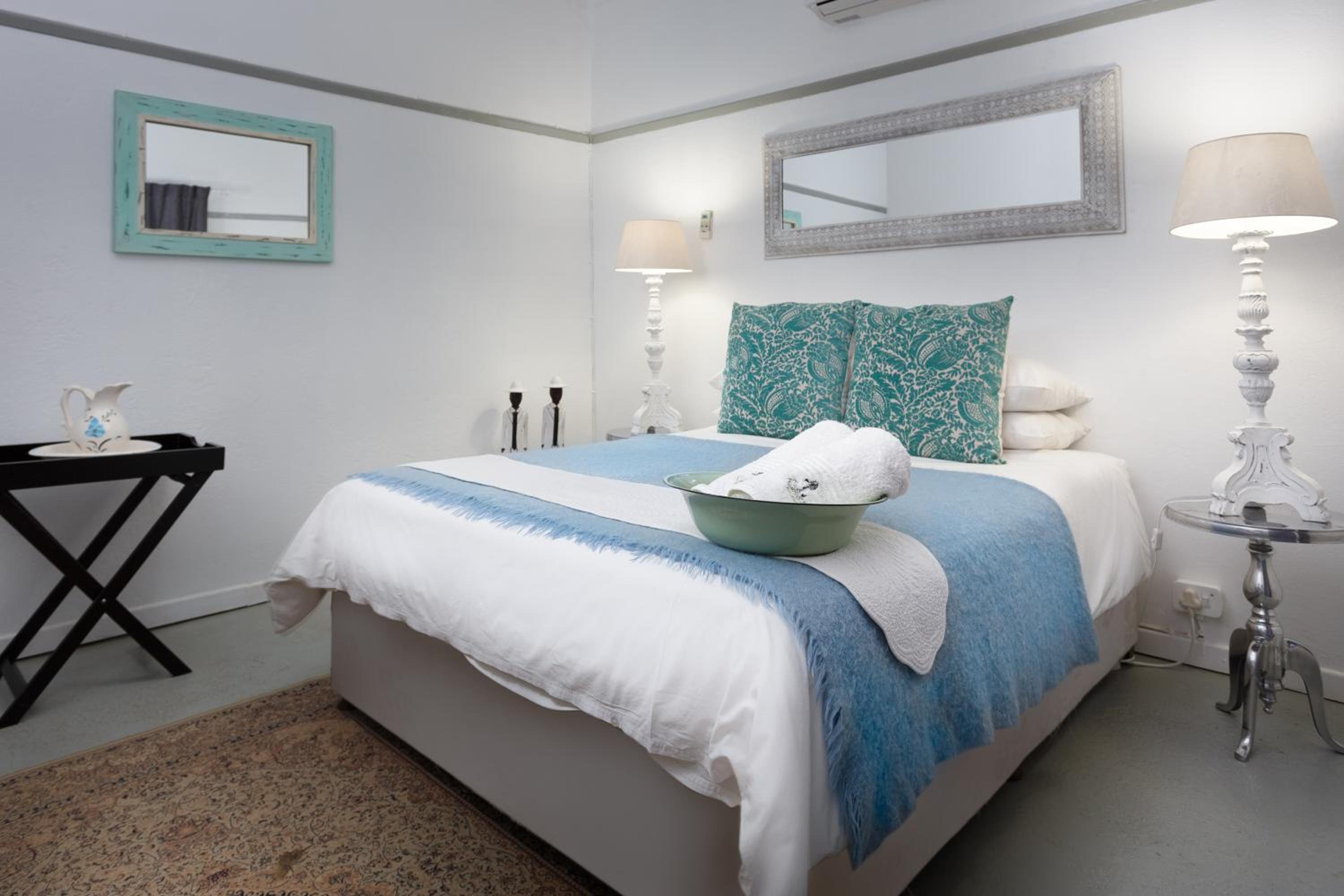 Deluxe Double Room with Shower - Photo 11