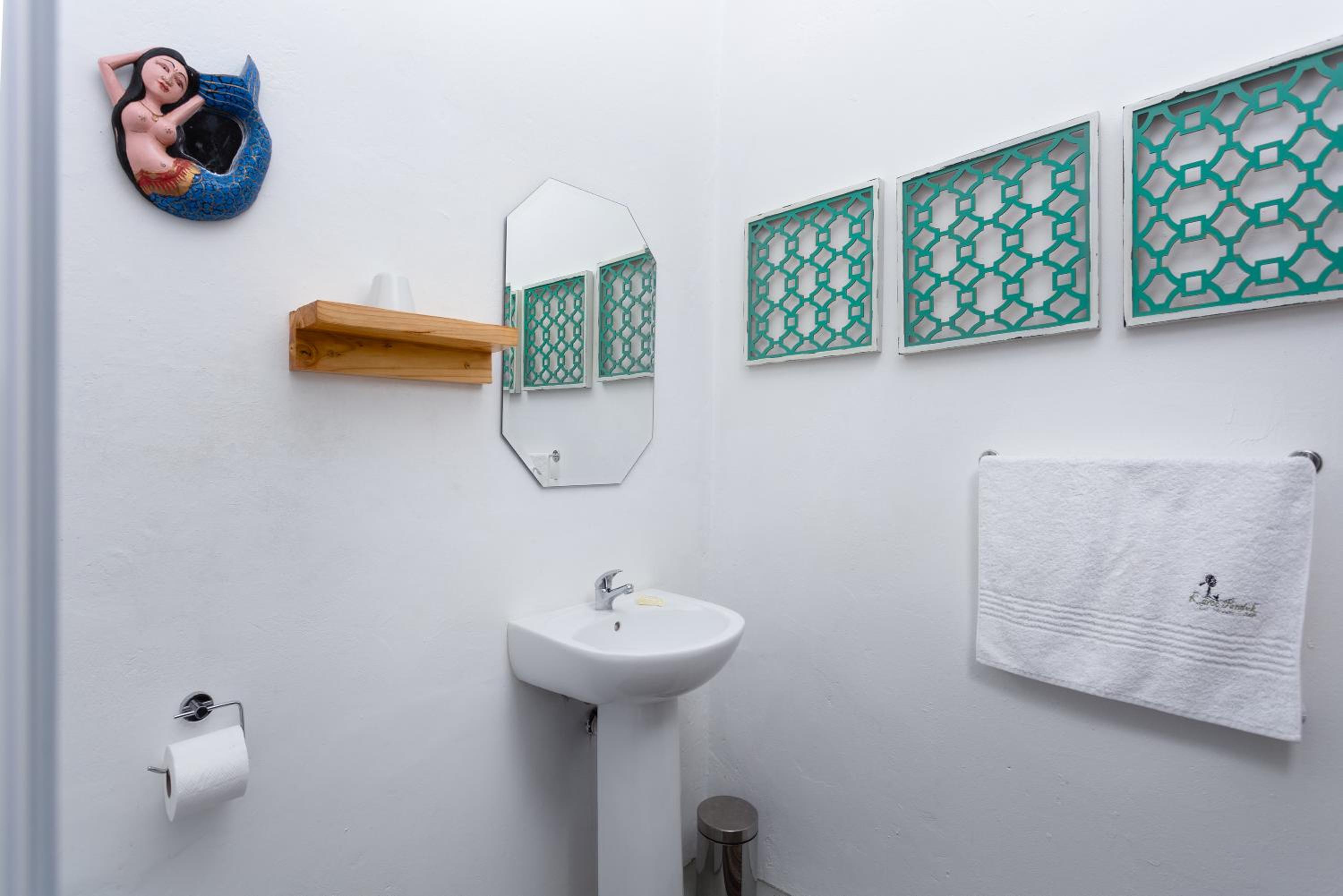 Deluxe Double Room with Shower - Photo 8