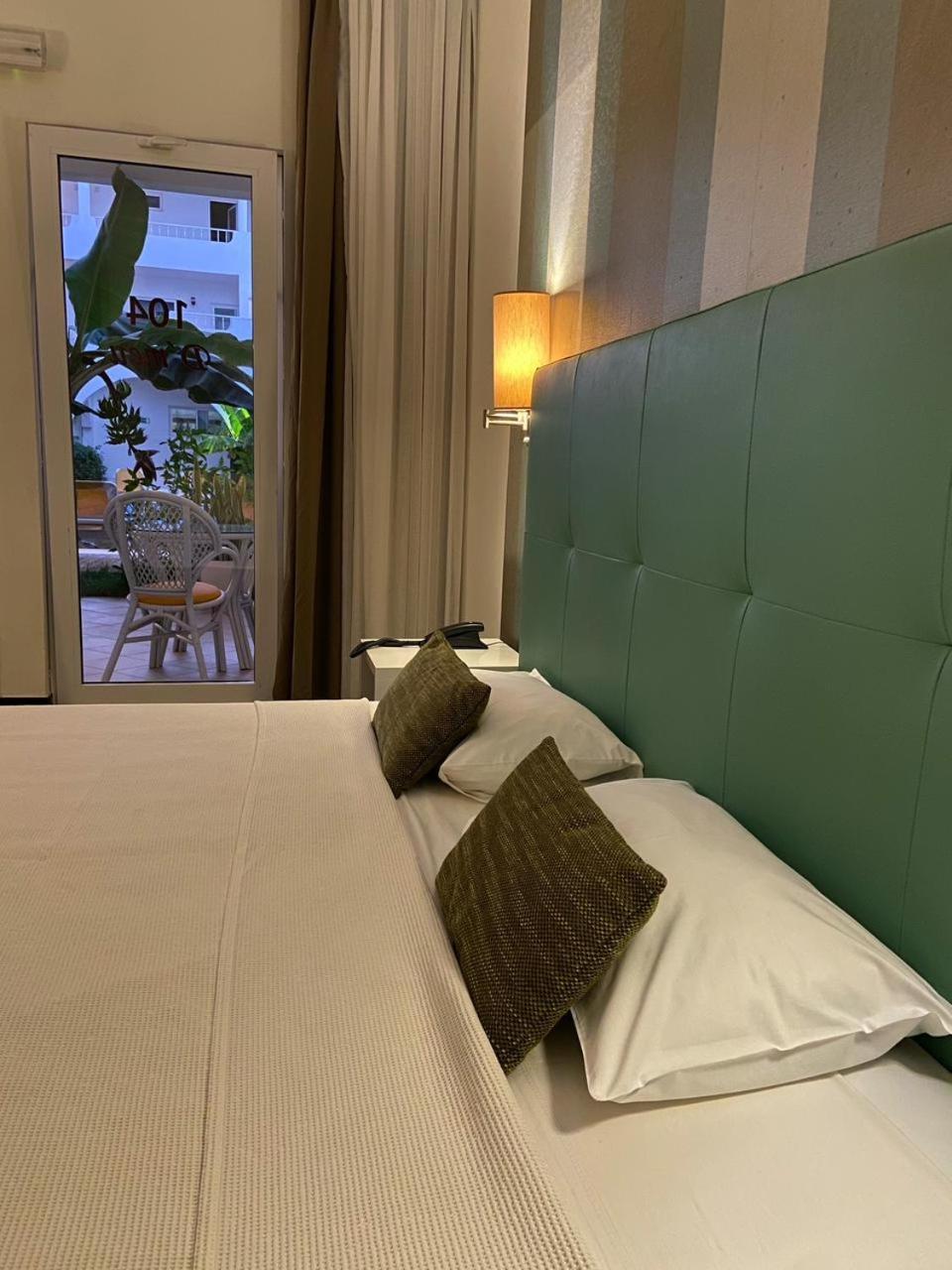Superior Double or Twin Room with Pool View - Photo 6