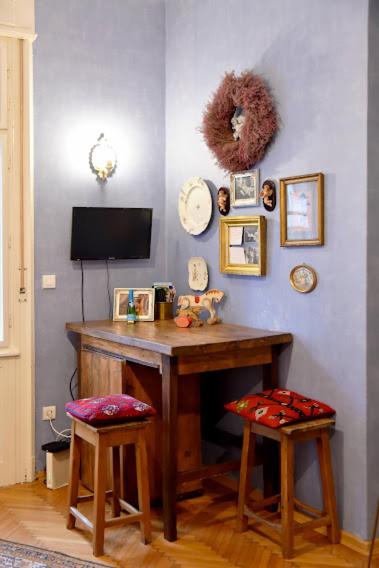 Apartment with Balcony - Photo 37