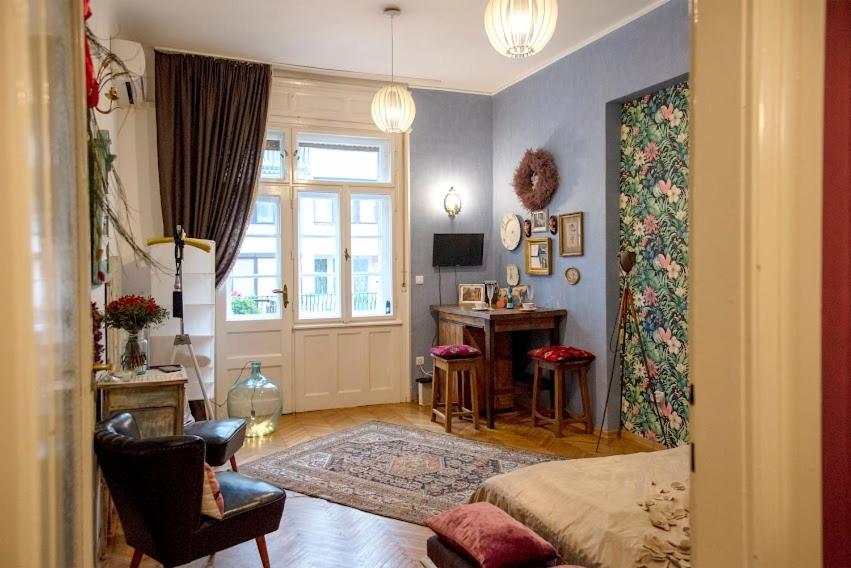Apartment with Balcony - Photo 30