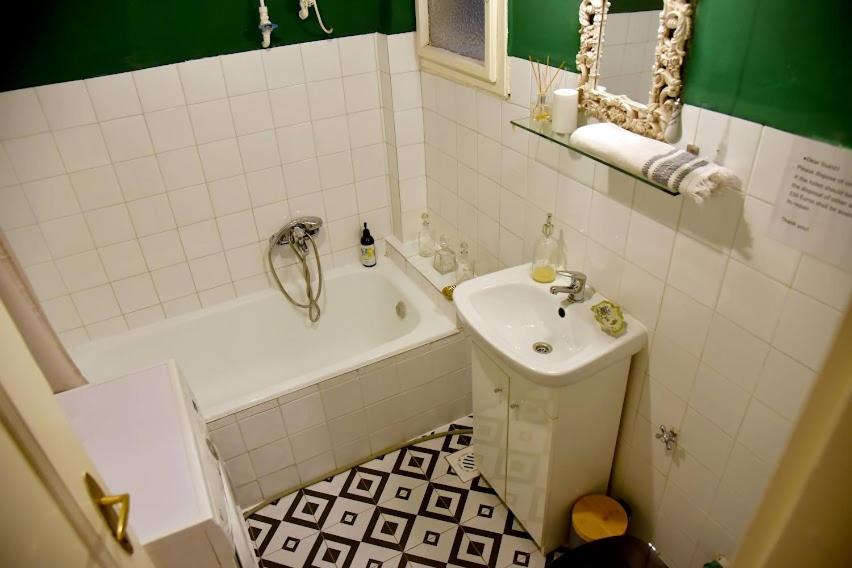 Apartment with Balcony - Photo 19