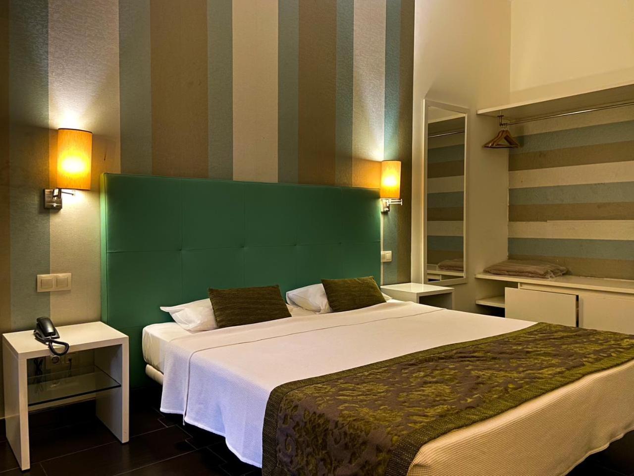 Superior Double or Twin Room with Pool View - Photo 7