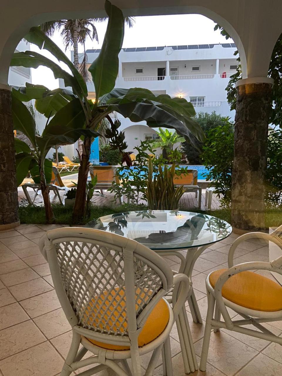 Superior Double or Twin Room with Pool View - Photo 10