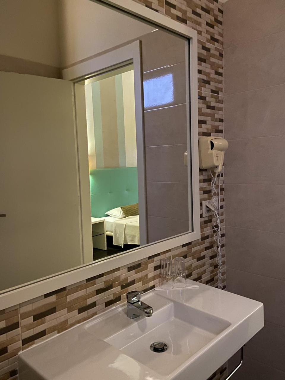 Superior Double or Twin Room with Pool View - Photo 8