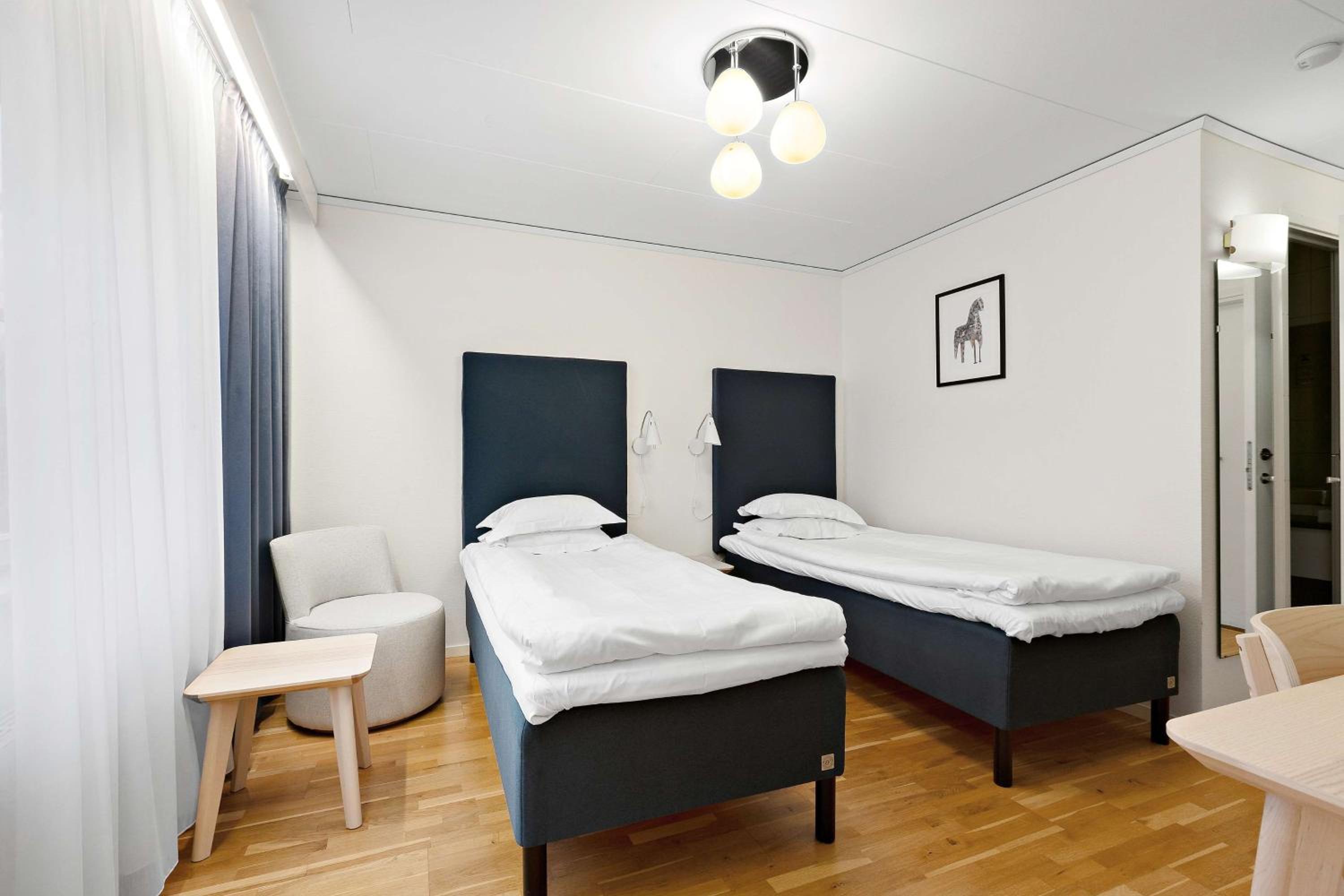 Standard Twin Room - Photo 4