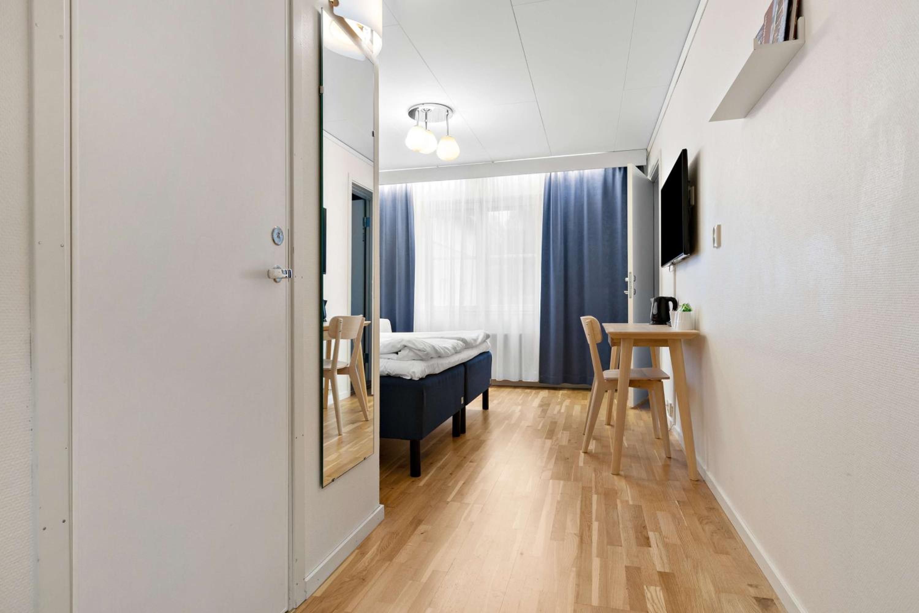Standard Twin Room - Photo 2