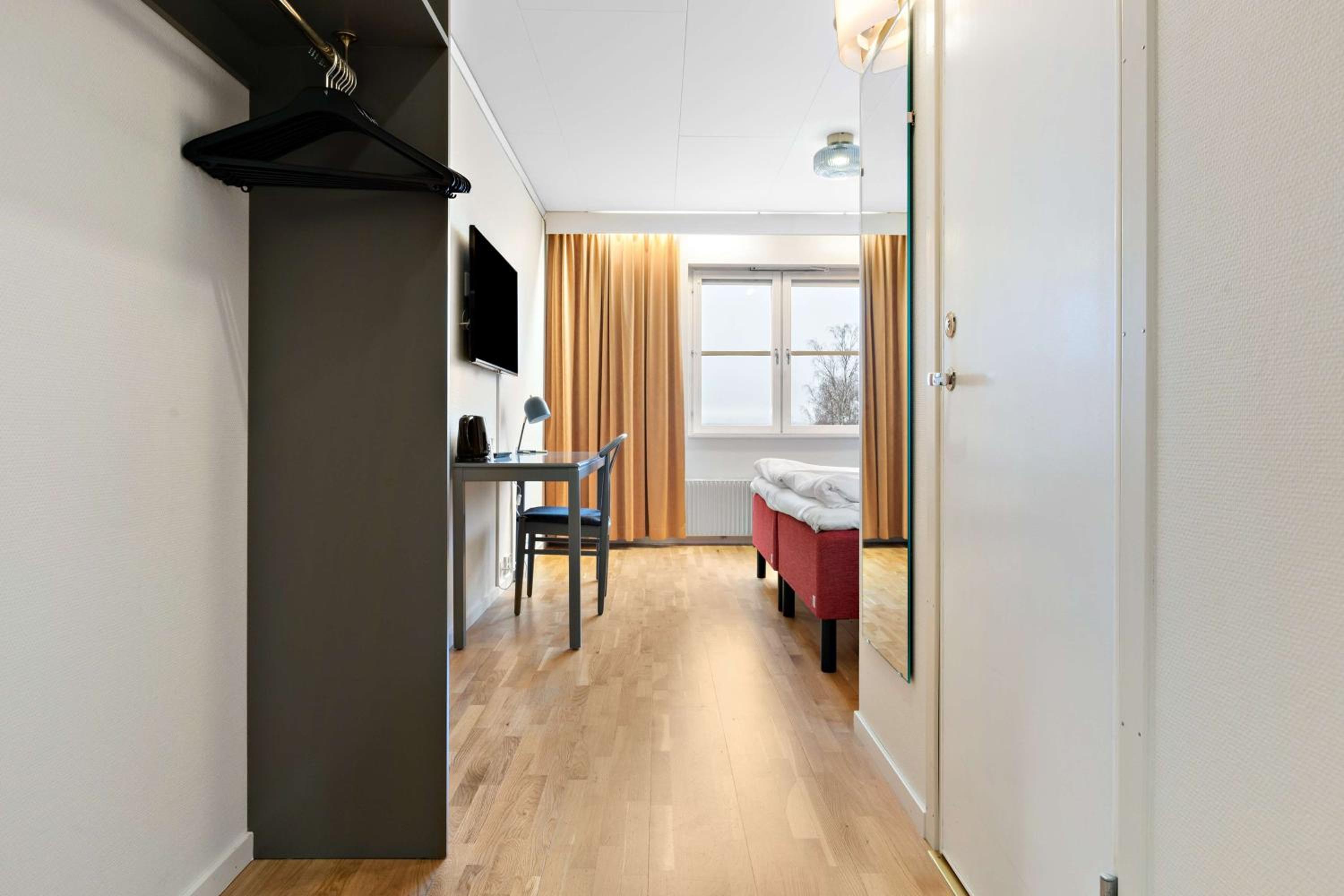 King Room with Lake View - Photo 1
